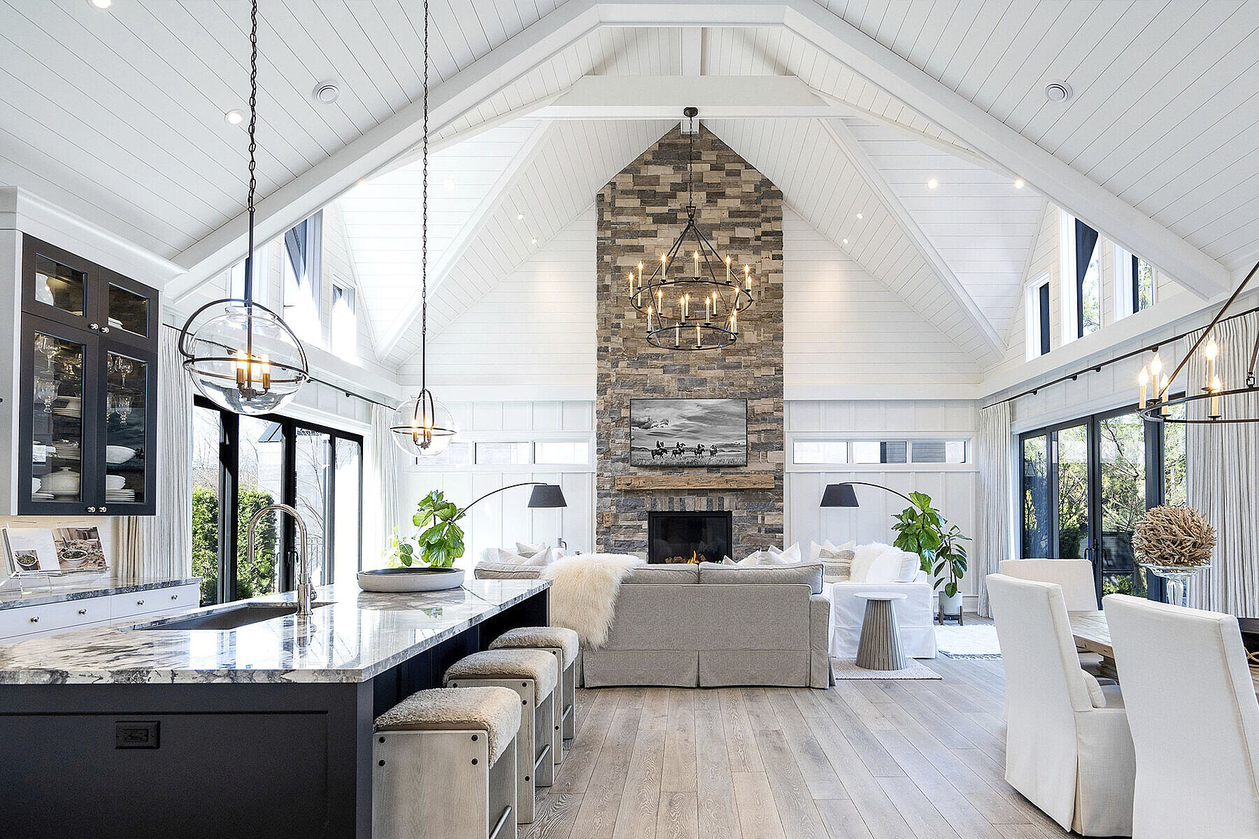  Stunning Custom-Designed Home - 物件實景