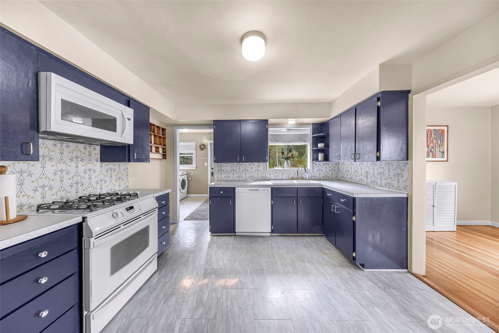 Blaine, Washington, 98230, United States, 4 Bedrooms Bedrooms, ,2 BathroomsBathrooms,Residential,For Sale,1939875