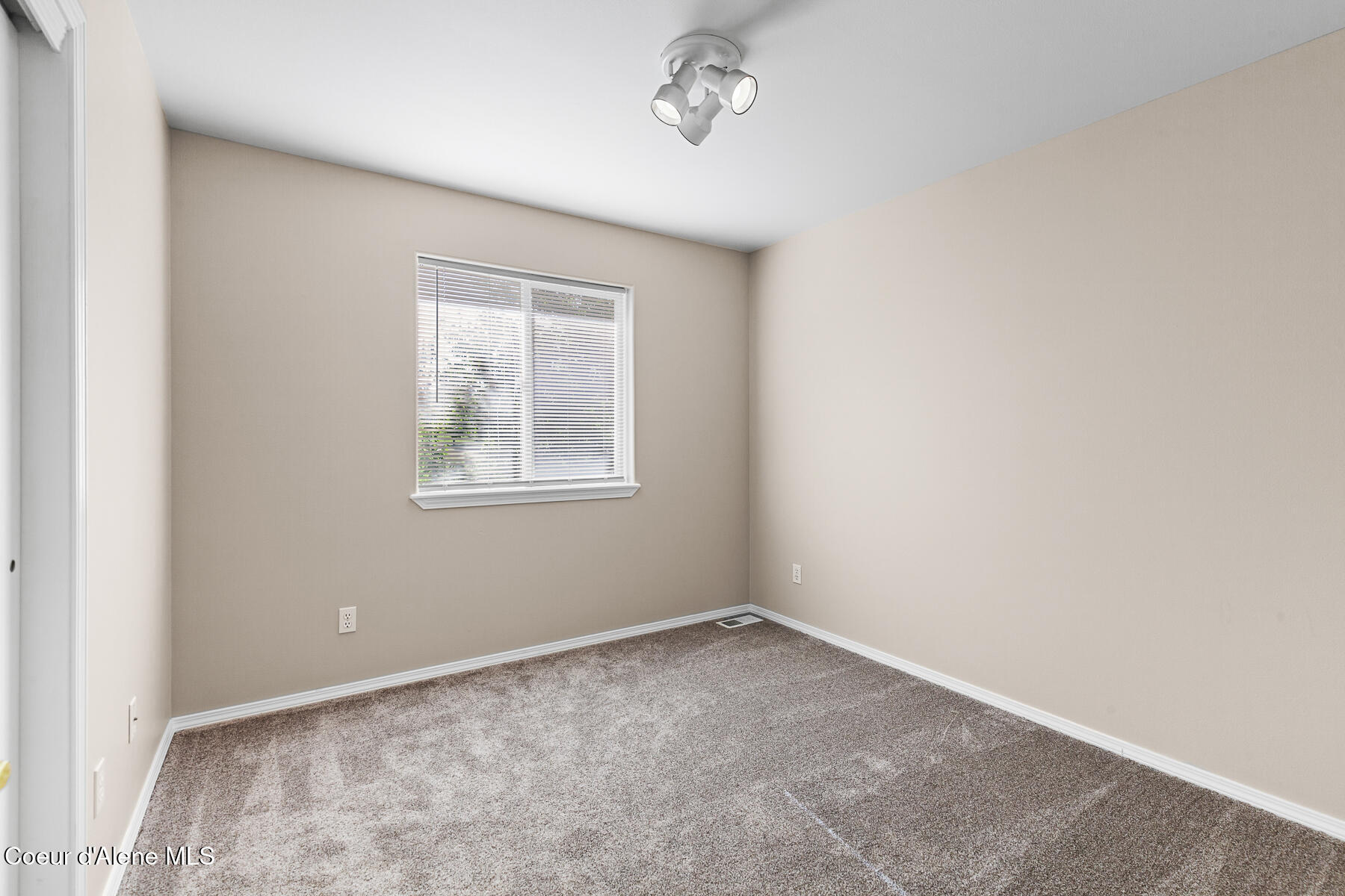 Hayden, Idaho, 83835, United States, 4 Bedrooms Bedrooms, ,3 BathroomsBathrooms,Residential,For Sale,1909154