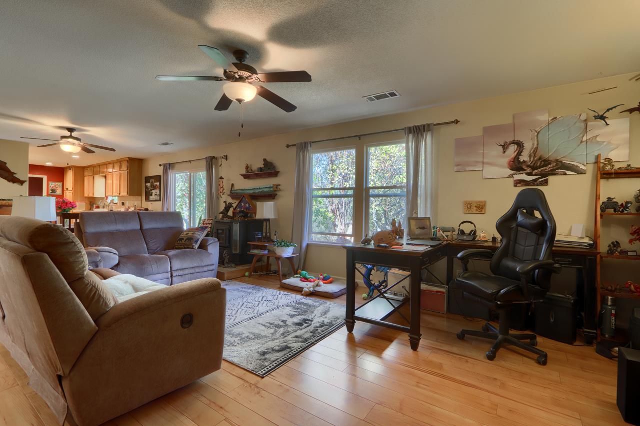 Mariposa, California, 95338, United States, 3 Bedrooms Bedrooms, ,2 BathroomsBathrooms,Residential,For Sale,1974178