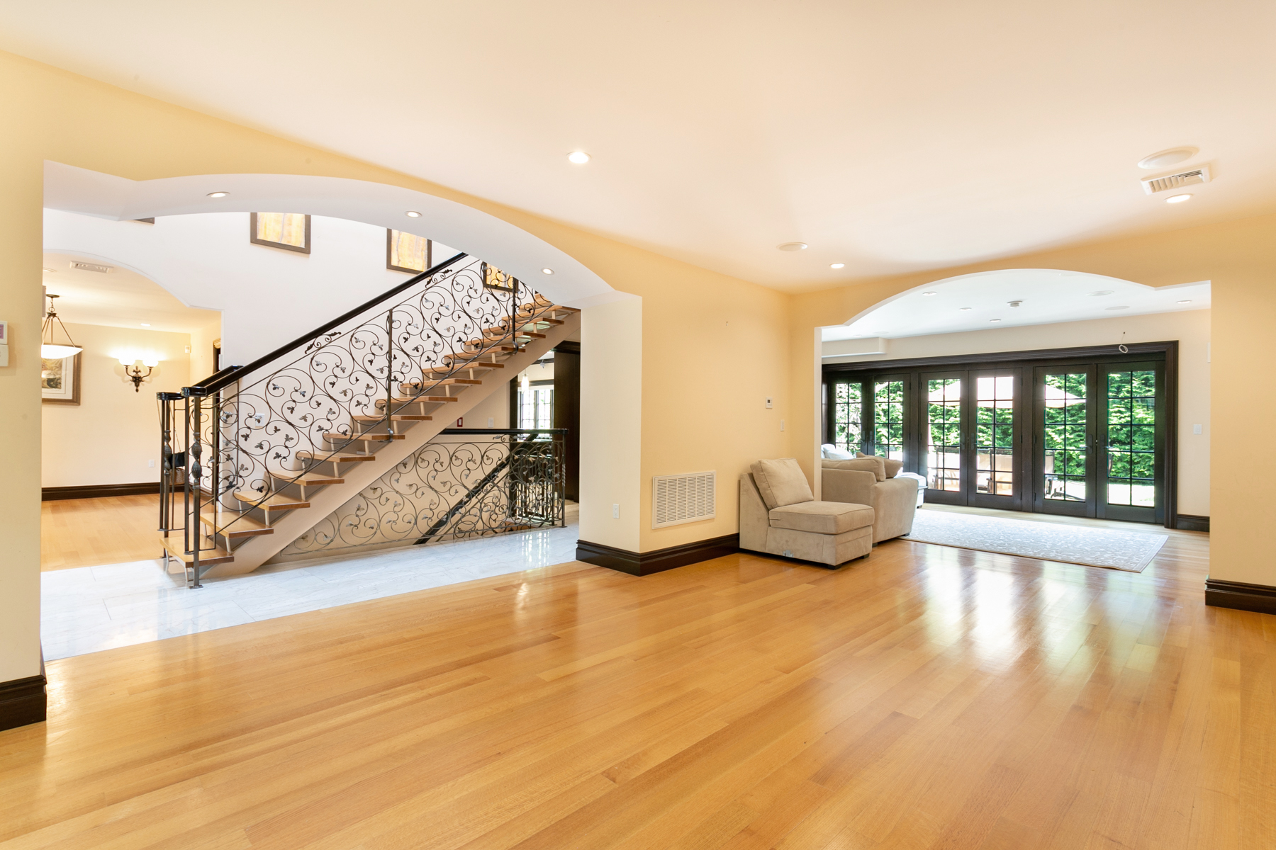  ?GREEK REVIVAL CENTER HALL COLONIAL? - 物件實景