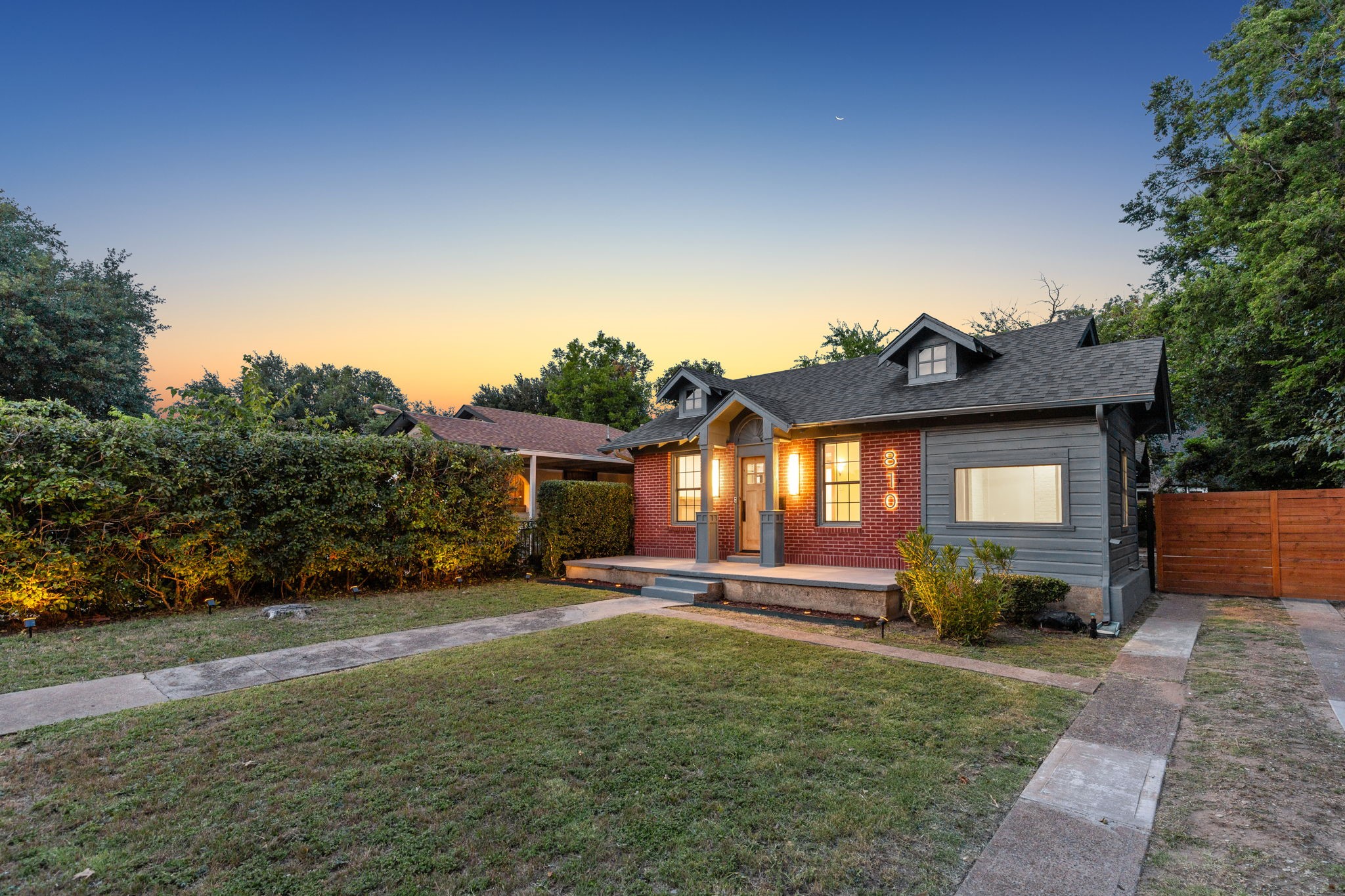 Dallas, Texas, 75208, United States, 3 Bedrooms Bedrooms, ,3 BathroomsBathrooms,Residential,For Sale,1926377