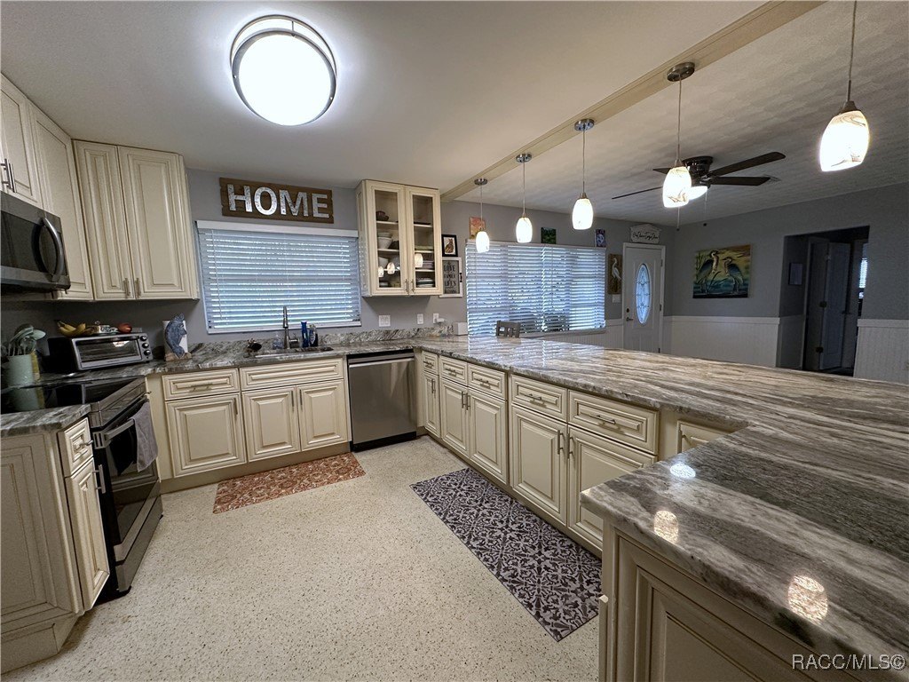 Crystal River, Florida, 34429, United States, 2 Bedrooms Bedrooms, ,4 BathroomsBathrooms,Residential,For Sale,2005515