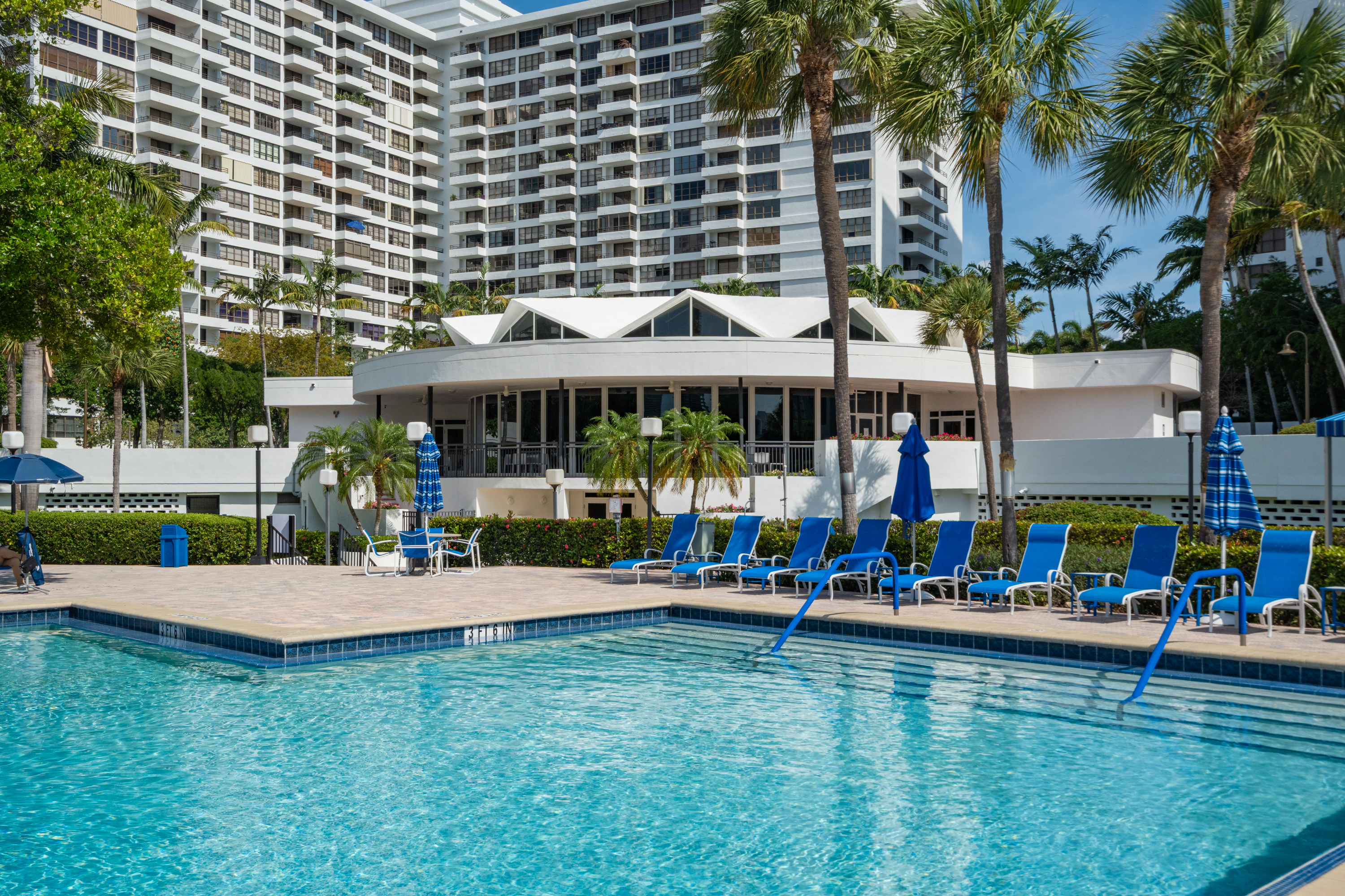  2500 Parkview Dr, Hallandale Beach, FL, 33009 - 物件實景