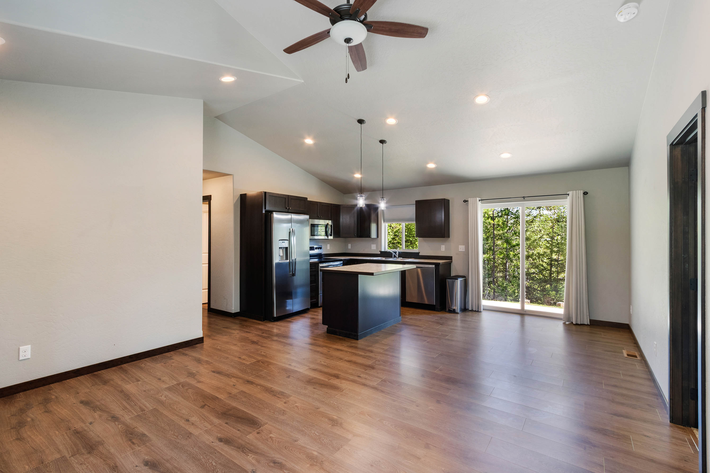 Sagle, Idaho, 83860, United States, 3 Bedrooms Bedrooms, ,2 BathroomsBathrooms,Residential,For Sale,1996409