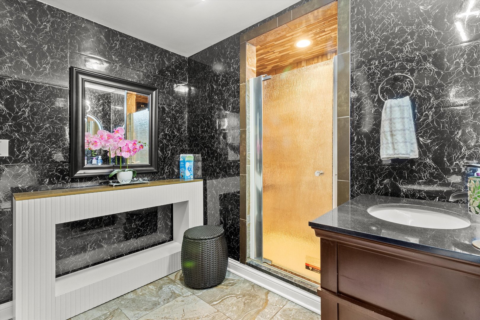 Niles, Illinois, 60714, United States, 3 Bedrooms Bedrooms, ,2 BathroomsBathrooms,Residential,For Sale,2000333