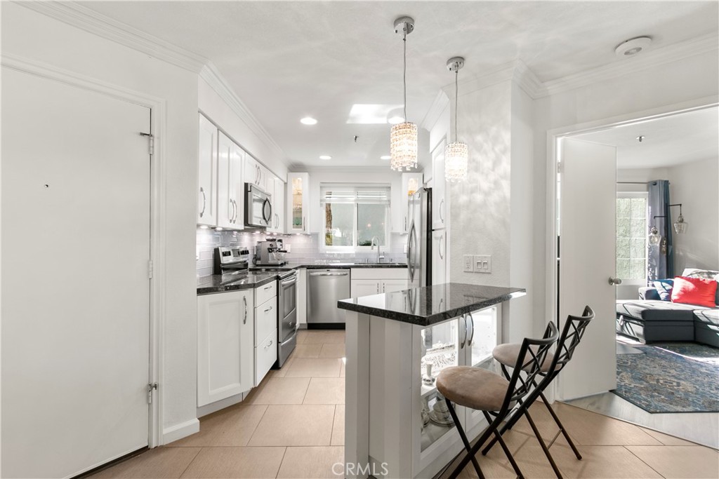 Laguna Hills, California, 92656, United States, 2 Bedrooms Bedrooms, ,2 BathroomsBathrooms,Residential,For Sale,1988360