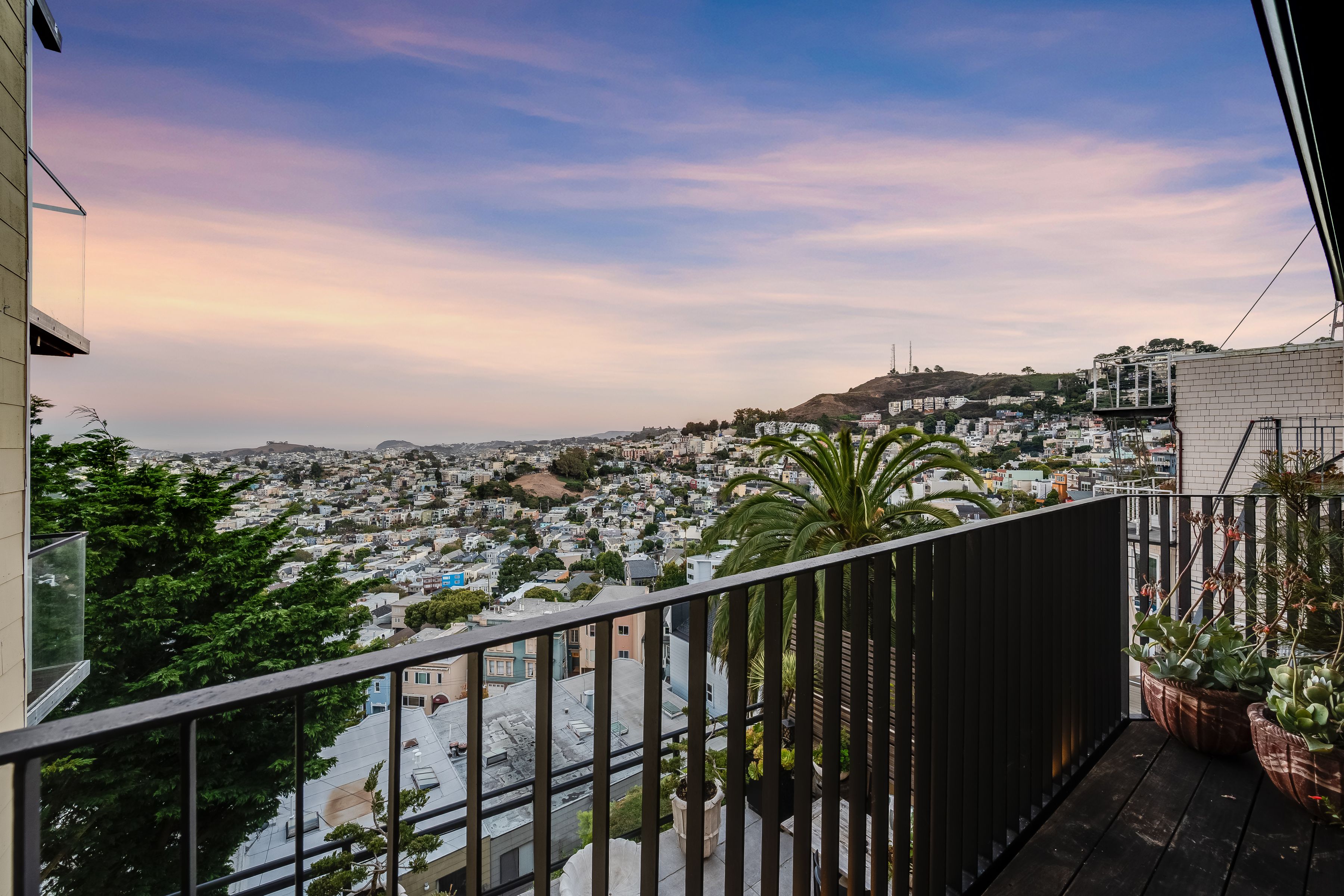  Craftsman Jewel With Sweeping Views - 物件實景
