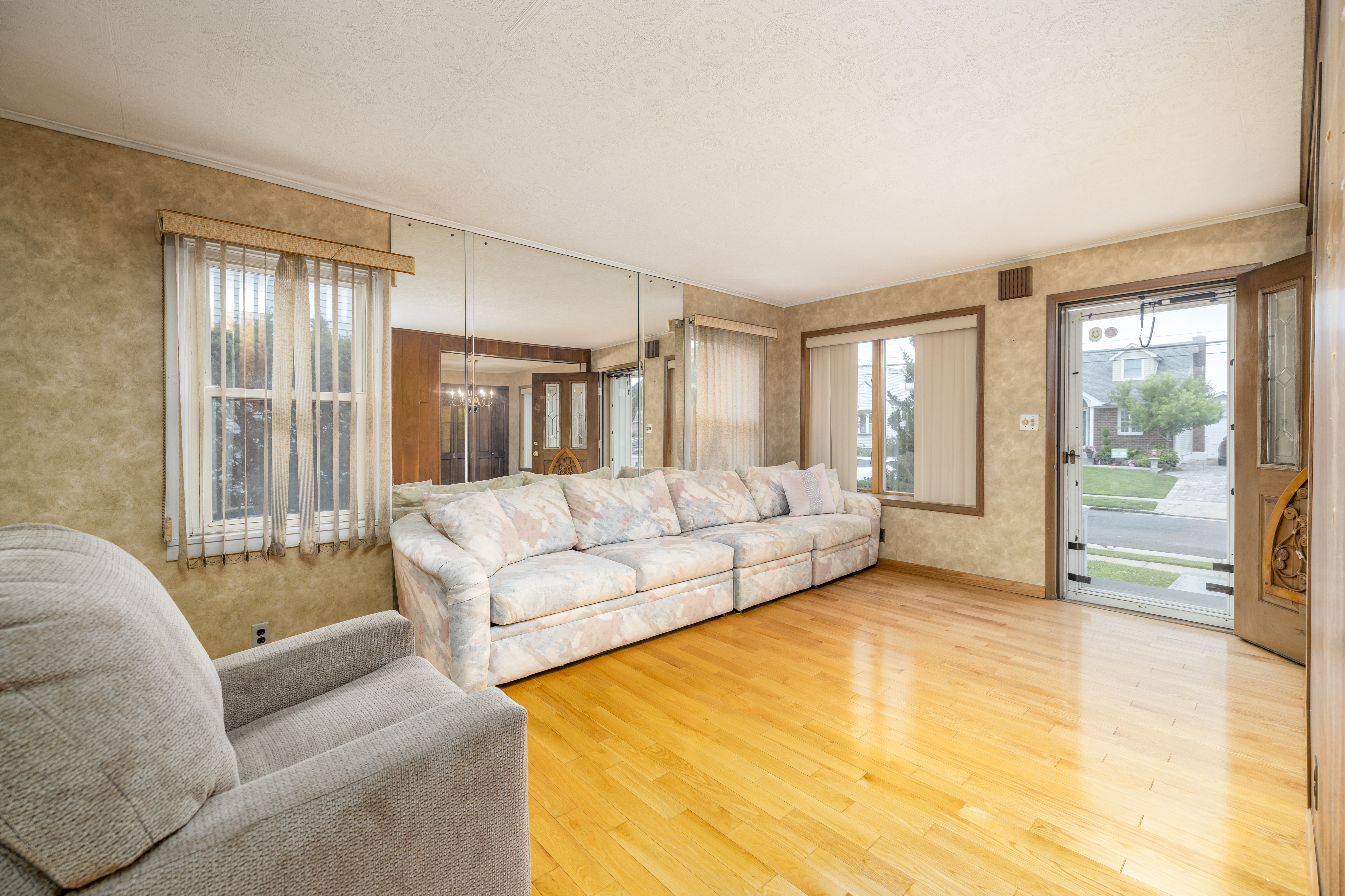  49 Roosevelt Court, Westbury, NY, 11590 - 物件實景