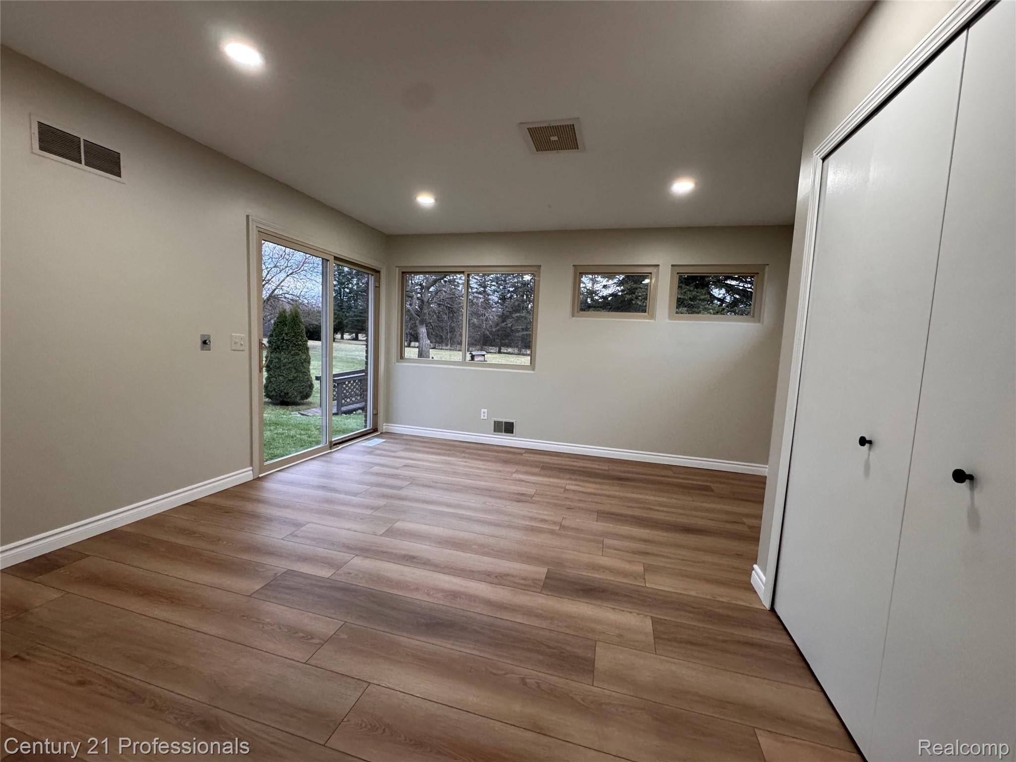 Troy, Michigan, 48085, United States, 4 Bedrooms Bedrooms, ,3 BathroomsBathrooms,Residential,For Sale,2009052