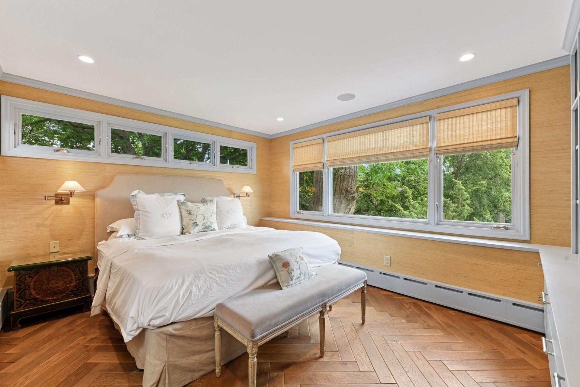 Minneapolis, Minnesota, 55405, United States, 5 Bedrooms Bedrooms, ,4 BathroomsBathrooms,Residential,For Sale,1989086