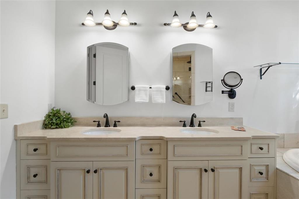 Decatur, Georgia, 30033, United States, 4 Bedrooms Bedrooms, ,4 BathroomsBathrooms,Residential,For Sale,1989134