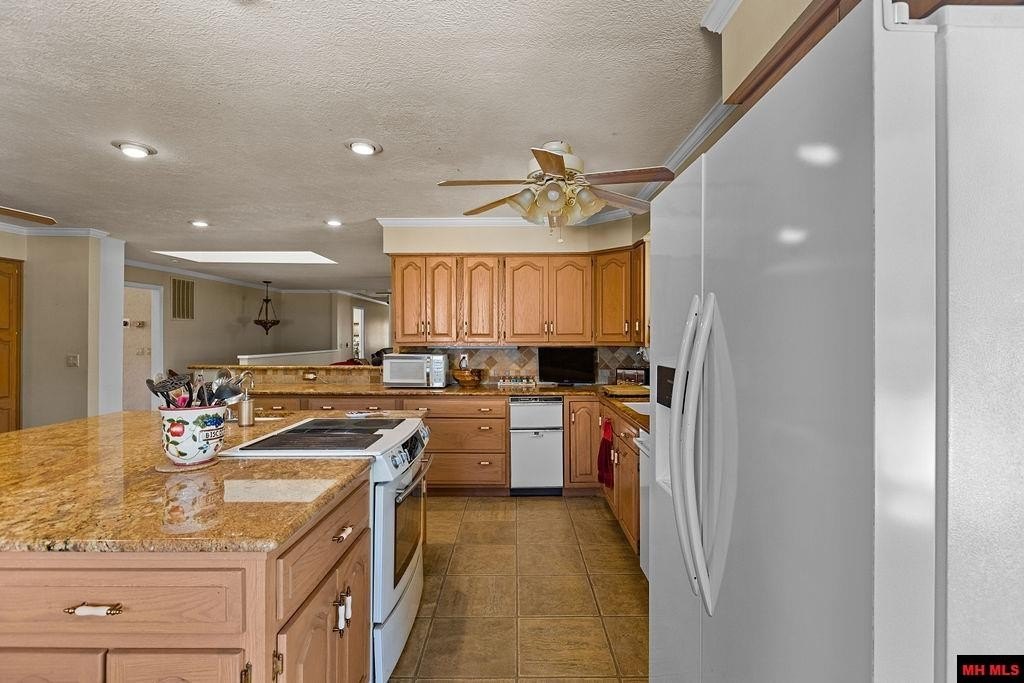 Mountain Home, Arkansas, 72653, United States, 3 Bedrooms Bedrooms, ,4 BathroomsBathrooms,Residential,For Sale,2036578