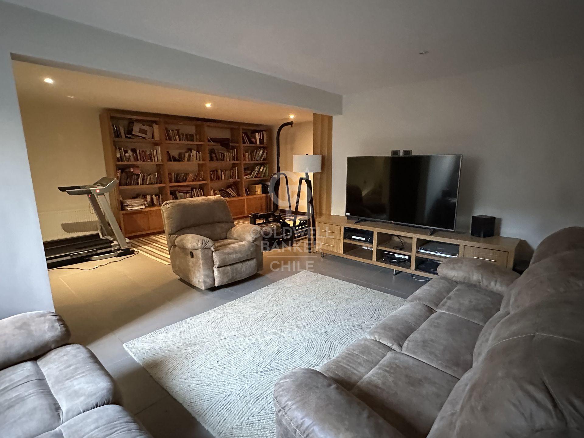 Las Condes, Chile, 4 Bedrooms Bedrooms, ,5 BathroomsBathrooms,Residential,For Sale,1728861