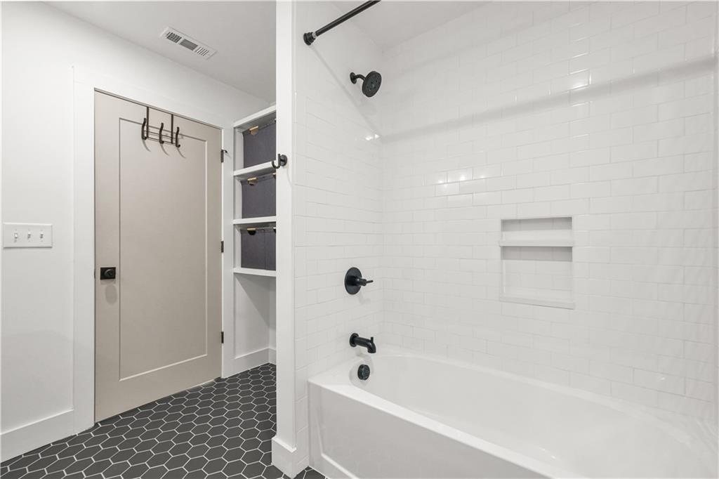 Atlanta, Georgia, 30315, United States, 3 Bedrooms Bedrooms, ,3 BathroomsBathrooms,Residential,For Sale,1966539