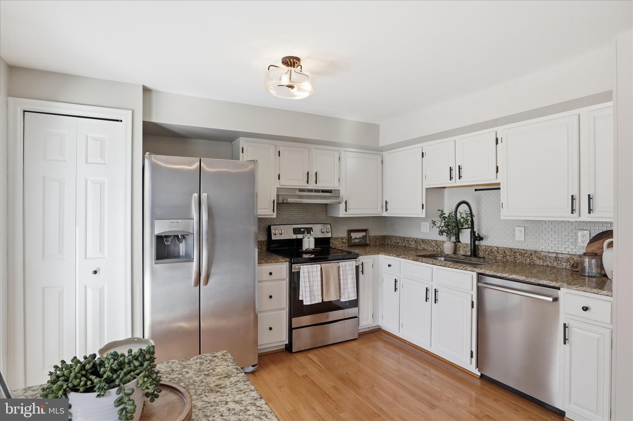 Reston, Virginia, 20194, United States, 2 Bedrooms Bedrooms, ,4 BathroomsBathrooms,Residential,For Sale,2015331