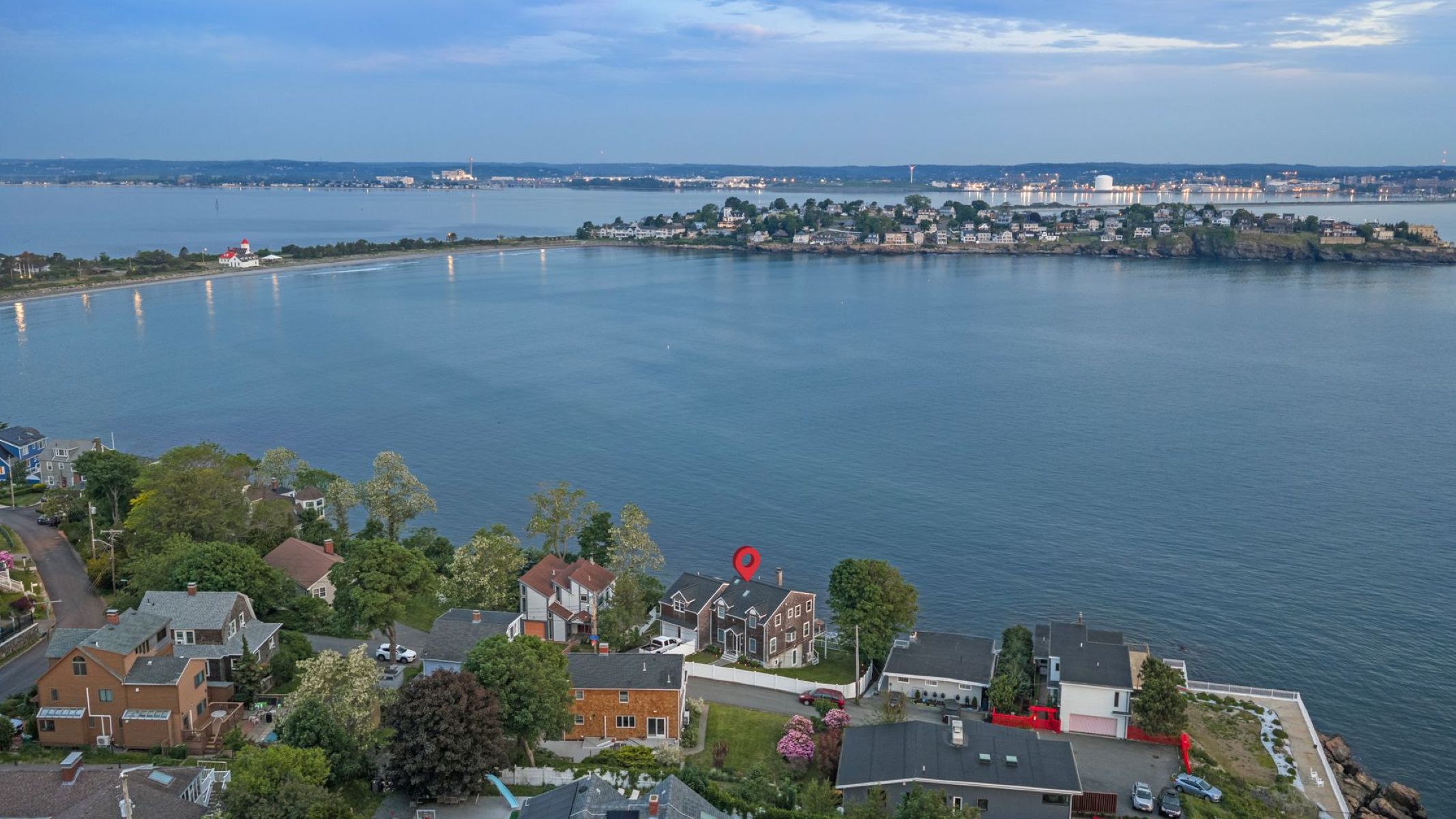  Unique Waterfront Home - 物件實景