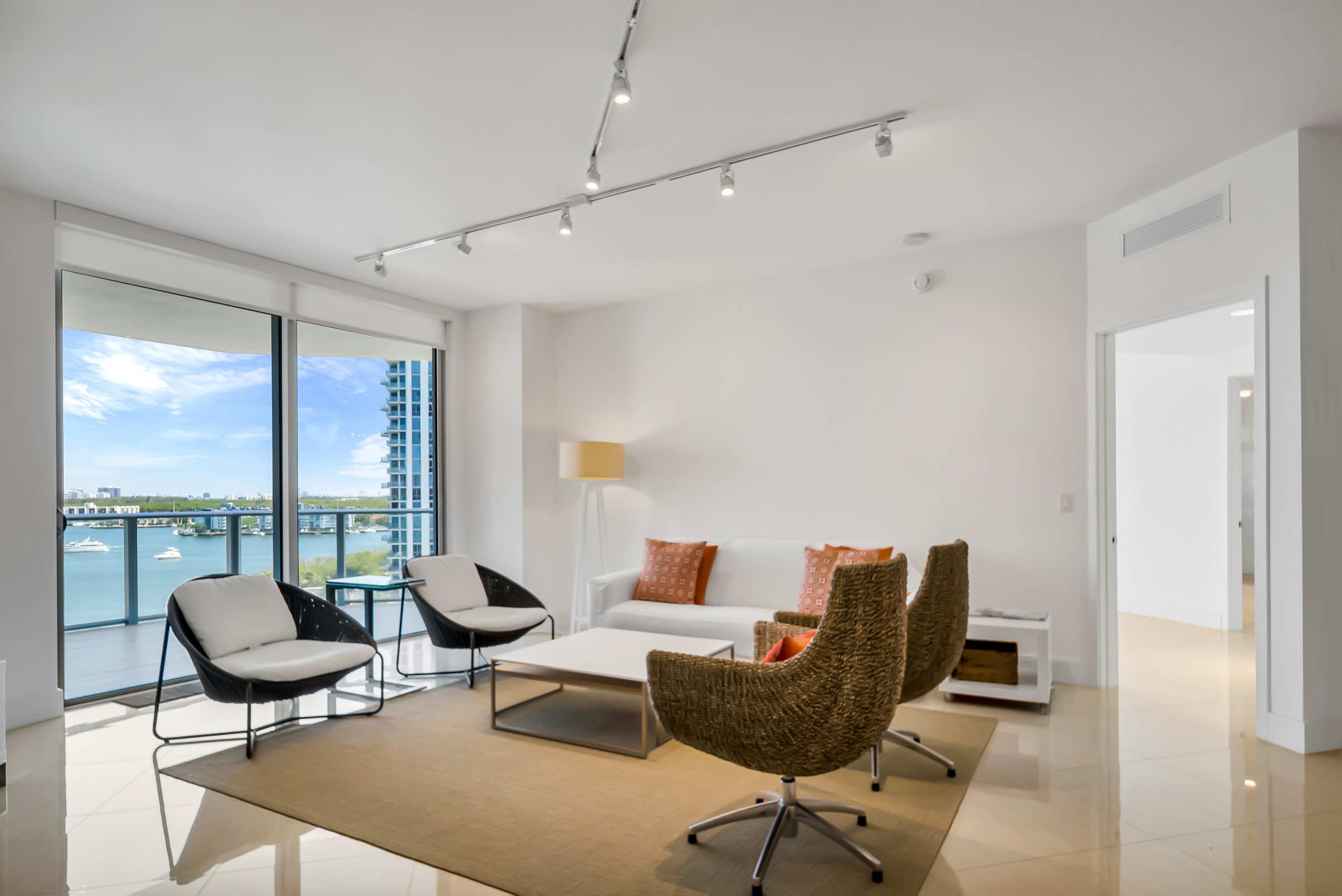  17301 Biscayne Blvd, North Miami Beach, FL, 33160 - 物件實景