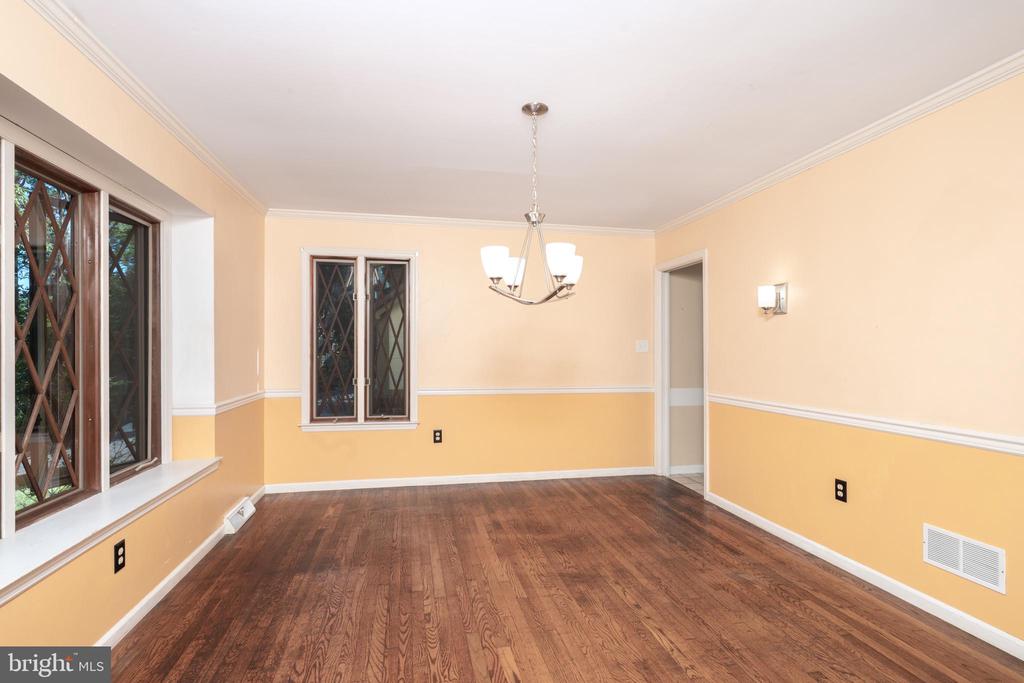 Reading, Pennsylvania, 19607, United States, 4 Bedrooms Bedrooms, ,4 BathroomsBathrooms,Residential,For Sale,1951295