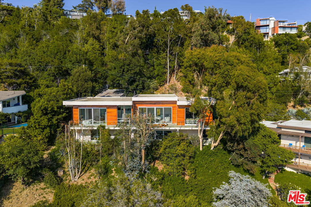 Los Angeles, California, 90049, United States, 4 Bedrooms Bedrooms, ,5 BathroomsBathrooms,Residential,For Sale,1901289