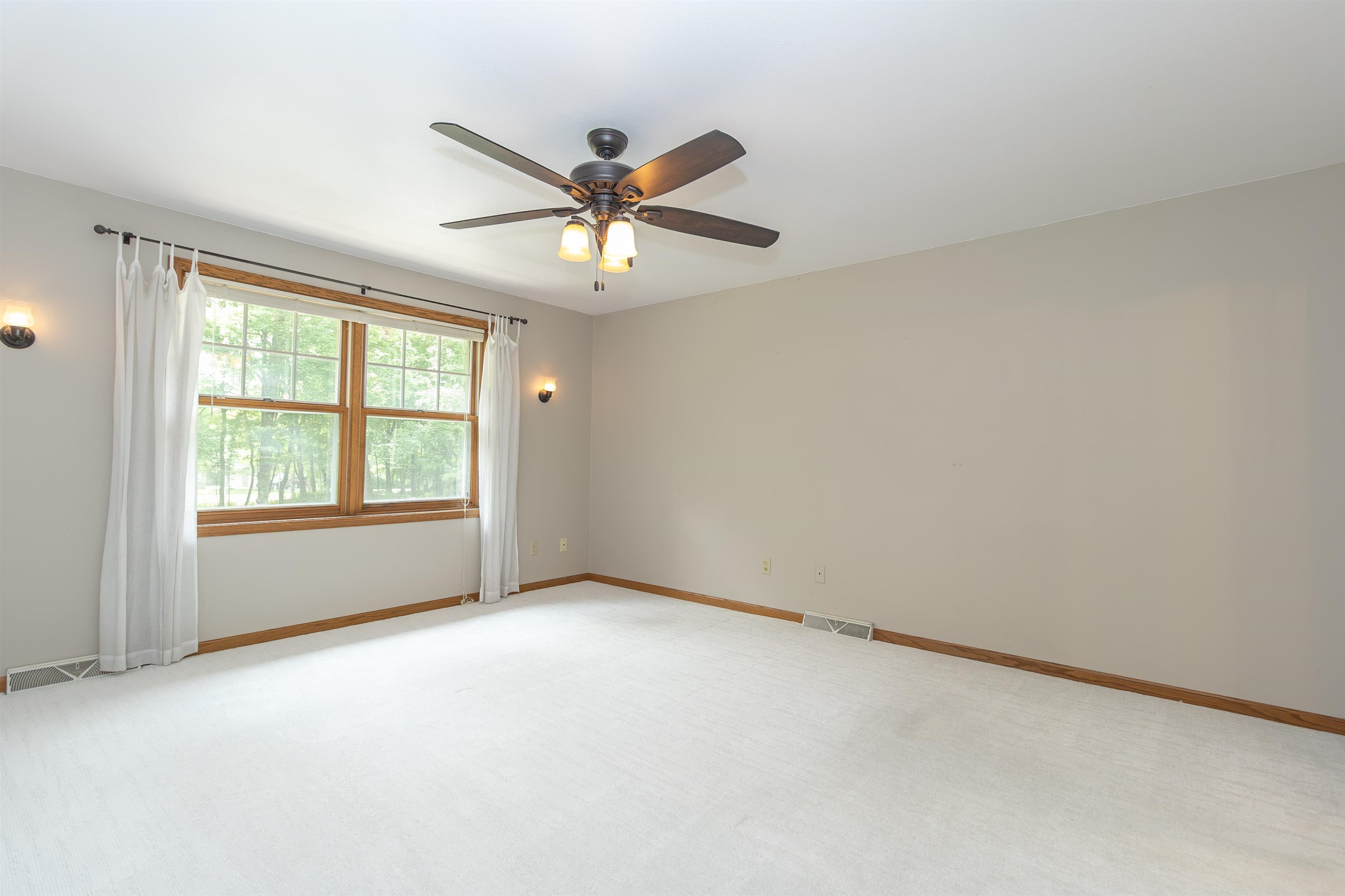 WAUPACA, Wisconsin, 54981, United States, 4 Bedrooms Bedrooms, ,3 BathroomsBathrooms,Residential,For Sale,1913222