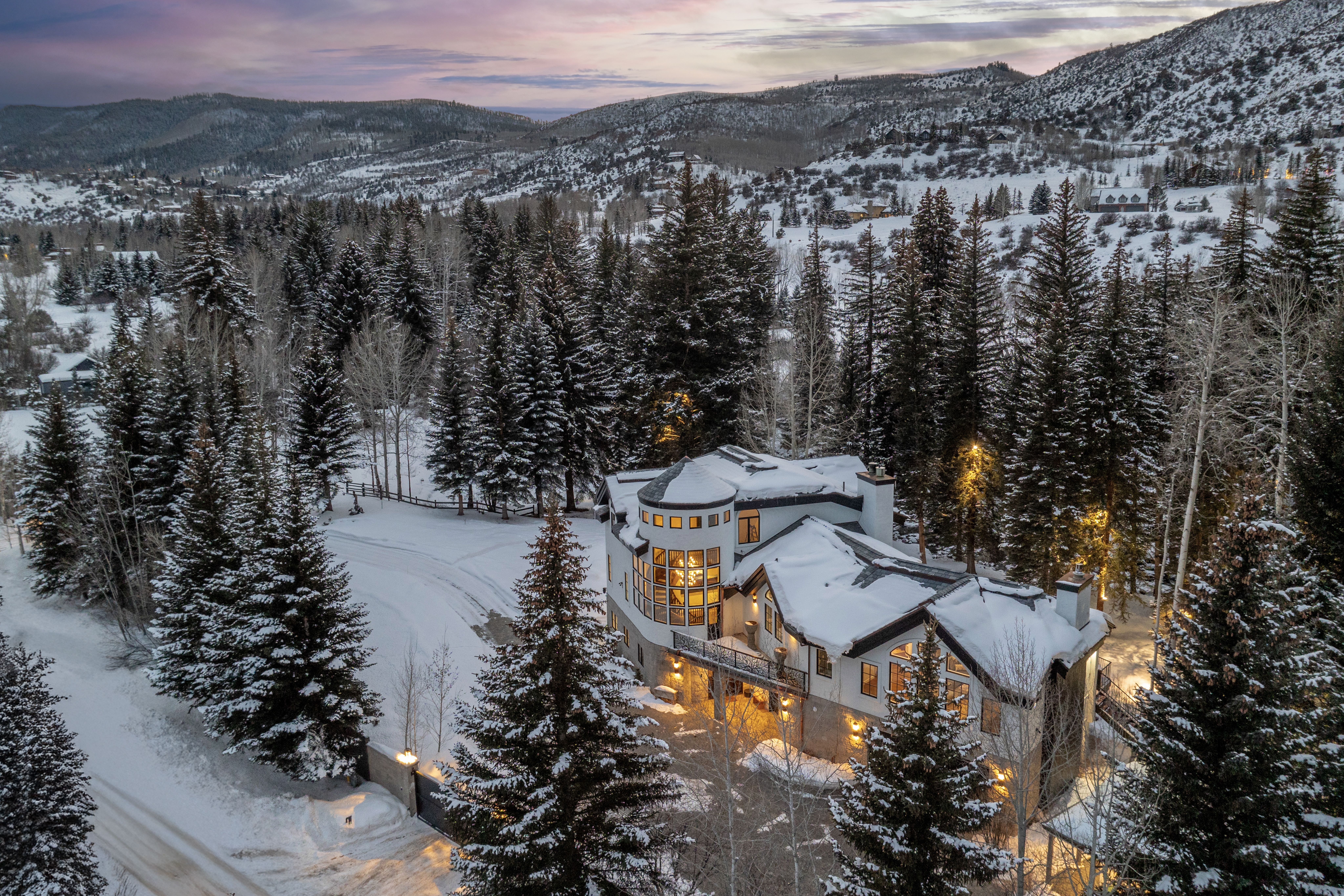  Meticulously Renovated Mountain Estate - 物件實景