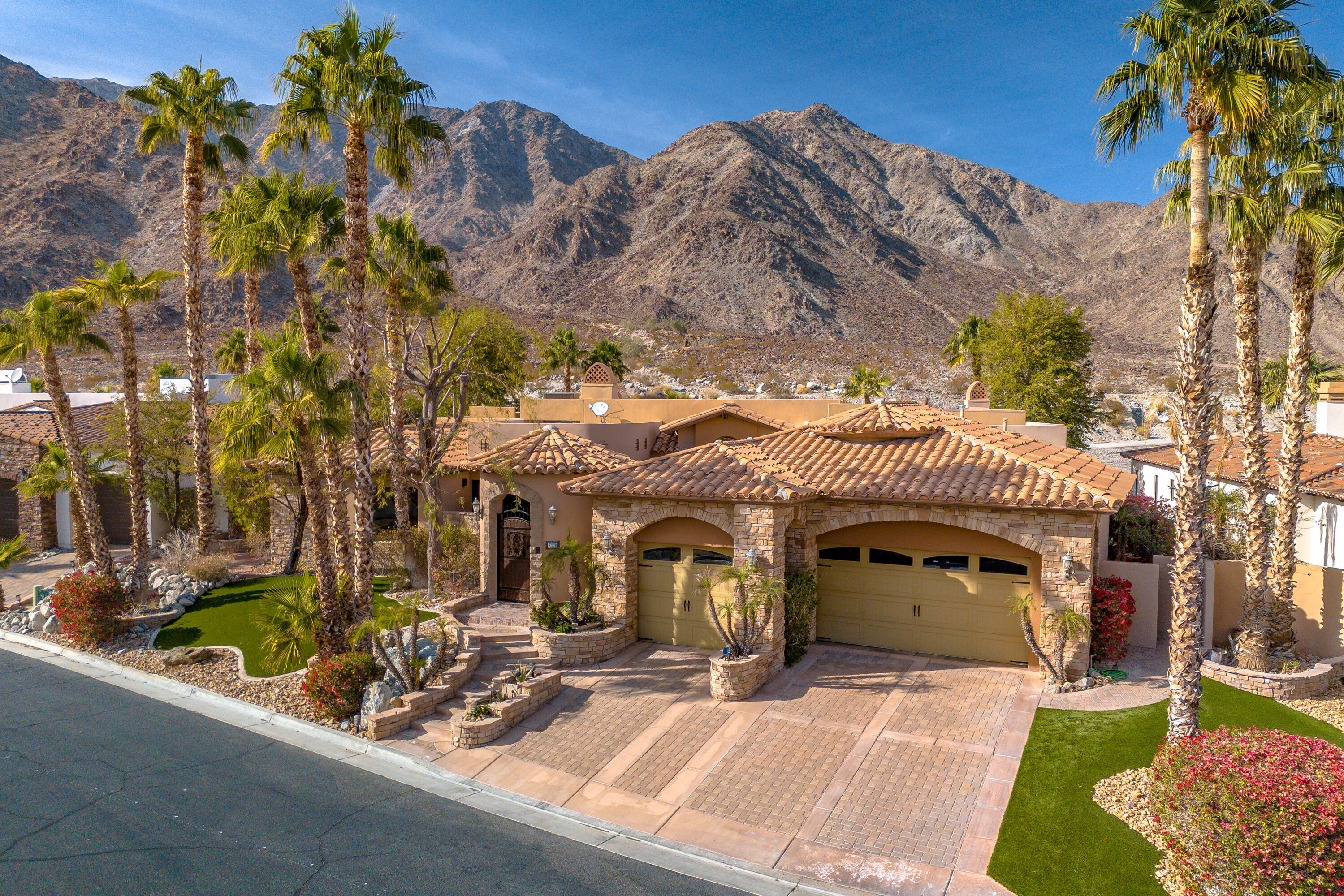 La Quinta, California, 92253, United States, 4 Bedrooms Bedrooms, ,4 BathroomsBathrooms,Residential,For Sale,1992034