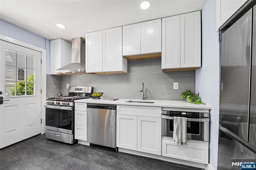 Jersey City, New Jersey, 07306, United States, 9 Bedrooms Bedrooms, ,6 BathroomsBathrooms,Residential,For Sale,1926264