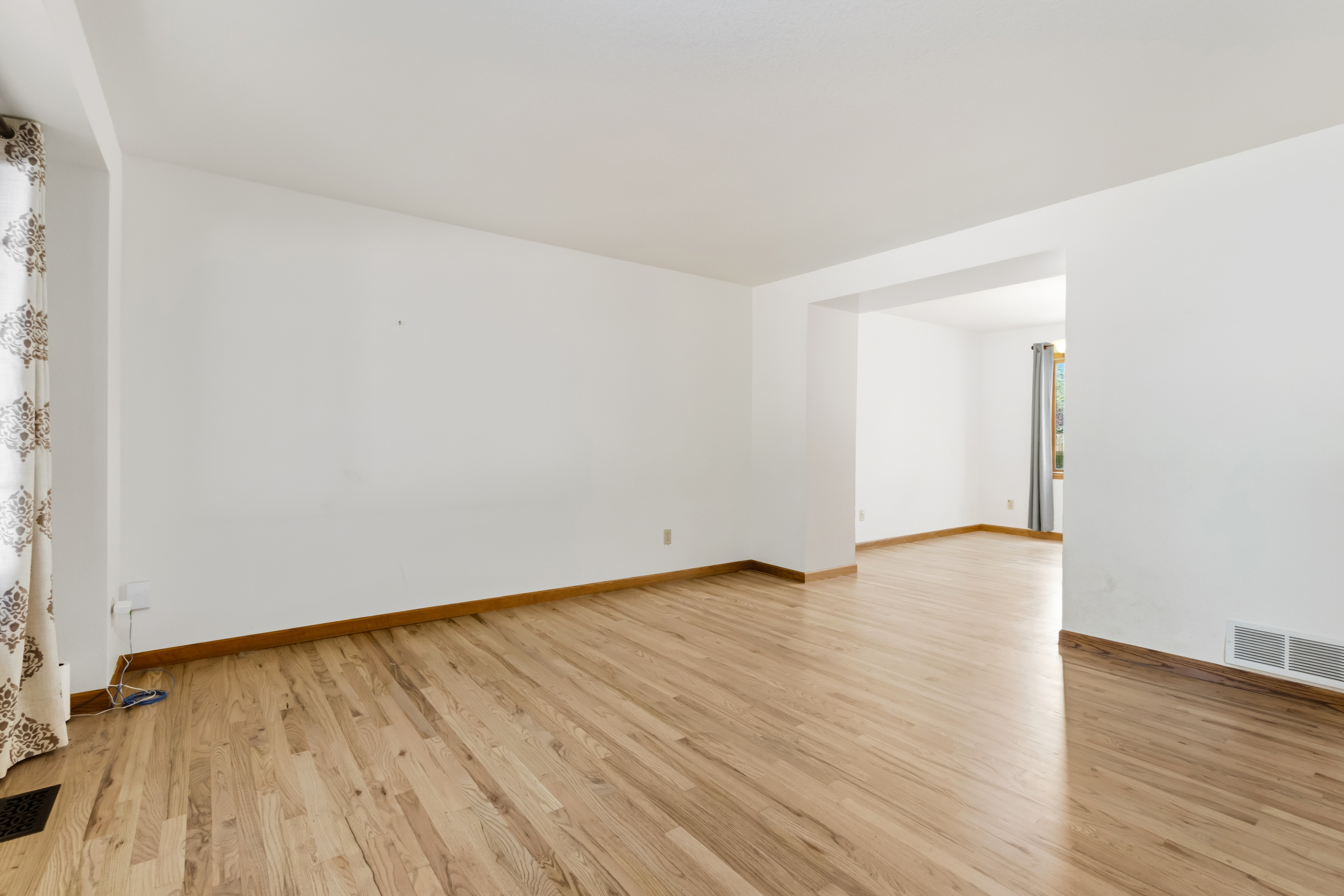  Beautifully Maintained Home in the Tree-Lined Oakridge Neighborhood - 物件實景