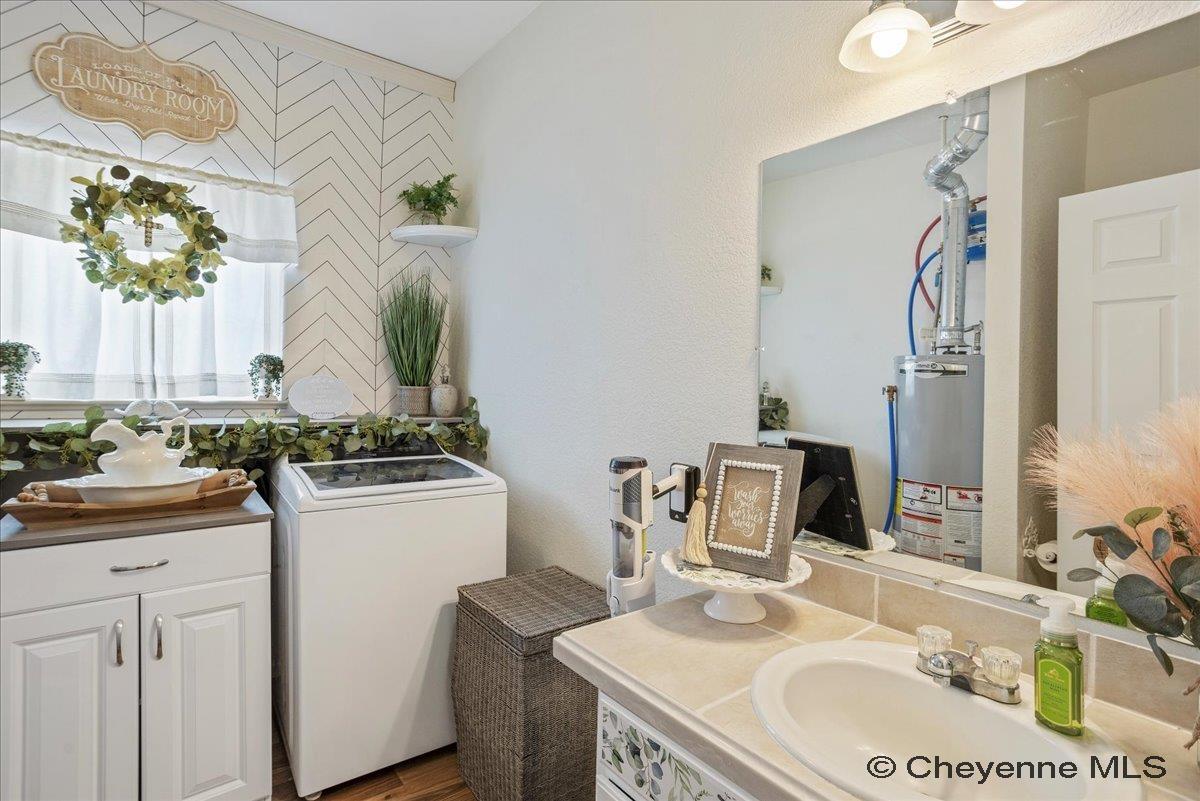 Cheyenne, Wyoming, 82009, United States, 4 Bedrooms Bedrooms, ,3 BathroomsBathrooms,Residential,For Sale,1787891