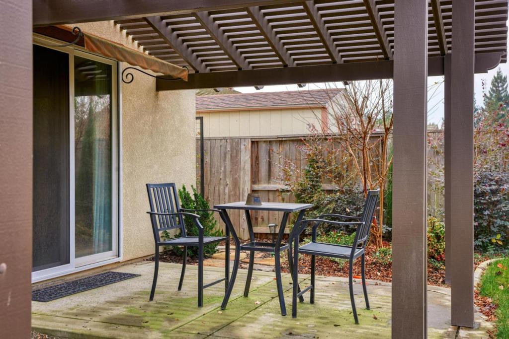 Oakdale, California, 95361, United States, 4 Bedrooms Bedrooms, ,2 BathroomsBathrooms,Residential,For Sale,1981612