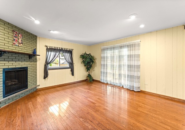 Palos Hills, Illinois, 60465, United States, 4 Bedrooms Bedrooms, ,3 BathroomsBathrooms,Residential,For Sale,1940723