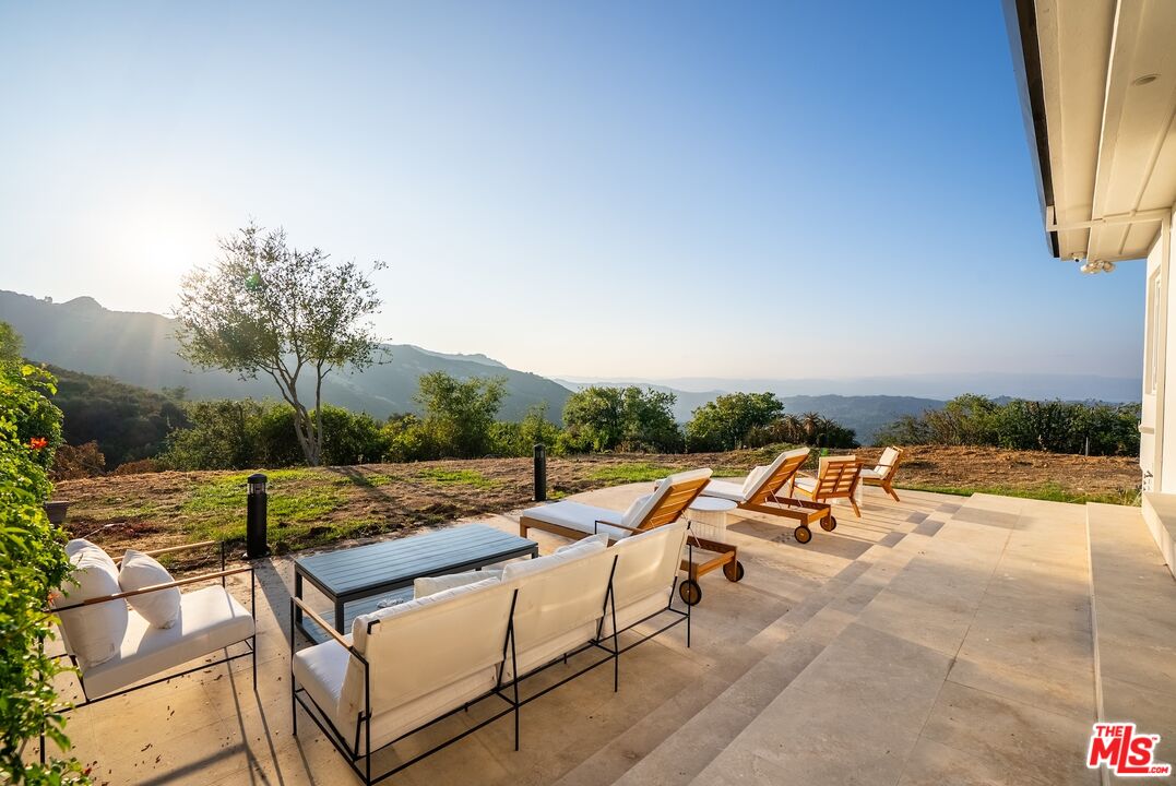 Topanga, California, 90290, United States, 4 Bedrooms Bedrooms, ,4 BathroomsBathrooms,Residential,For Sale,1902057