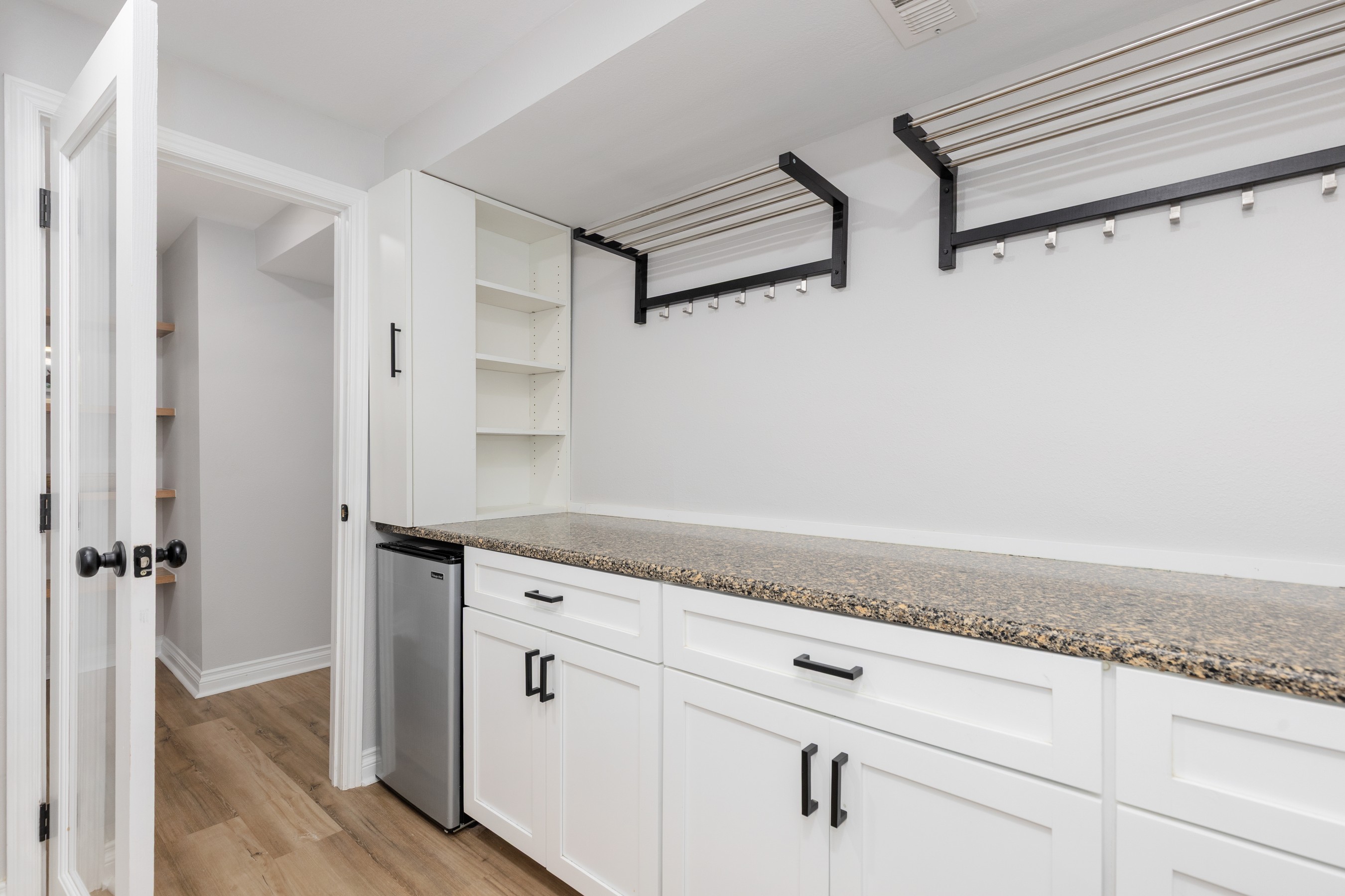  Stylish Ranch Living with Detached ADU - 物件實景