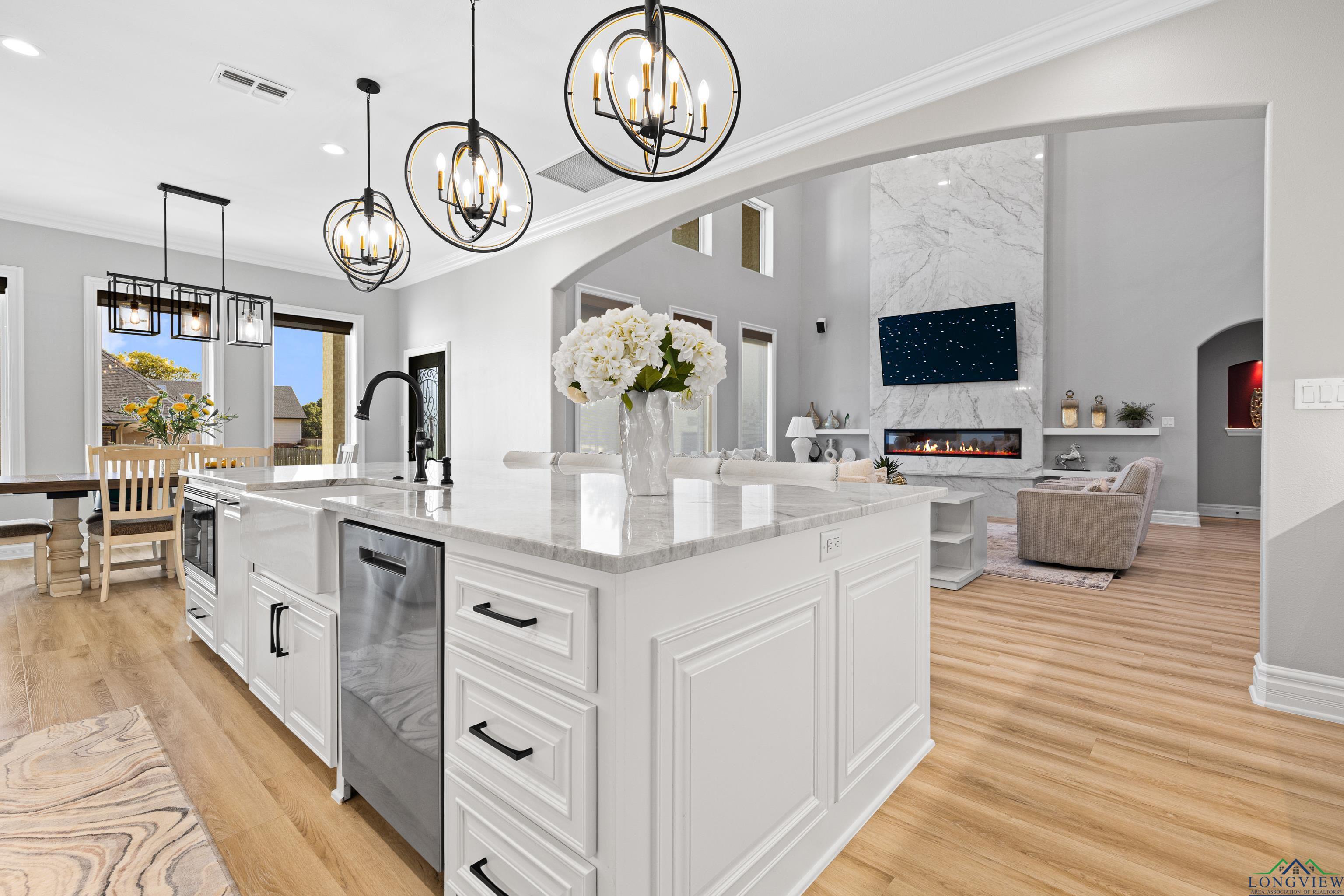 Tatum, Texas, 75691, United States, 6 Bedrooms Bedrooms, ,5 BathroomsBathrooms,Residential,For Sale,1967994