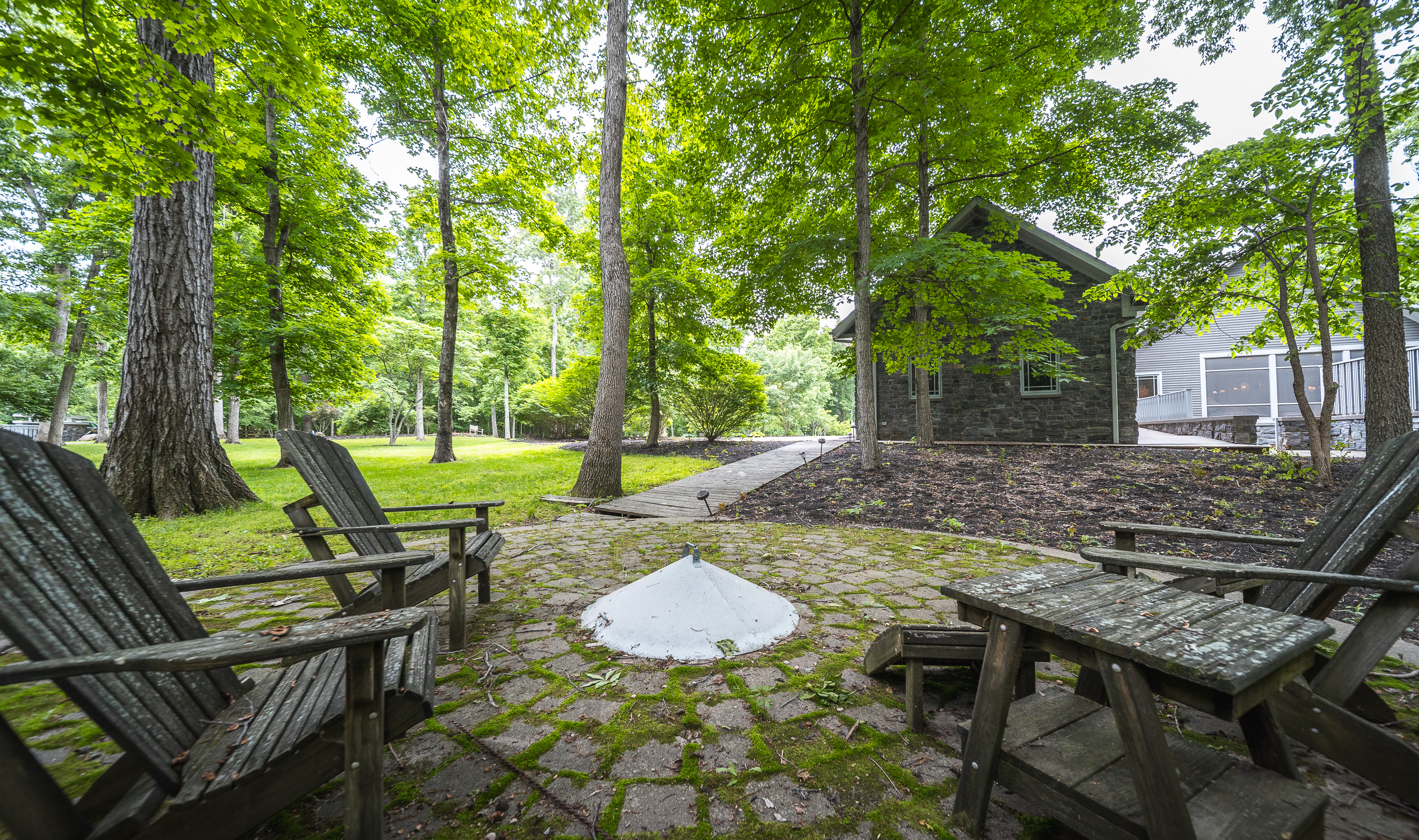  Stunning Prairie-Inspired Estate on 16 Acres of Scenic Woodlands - 物件實景