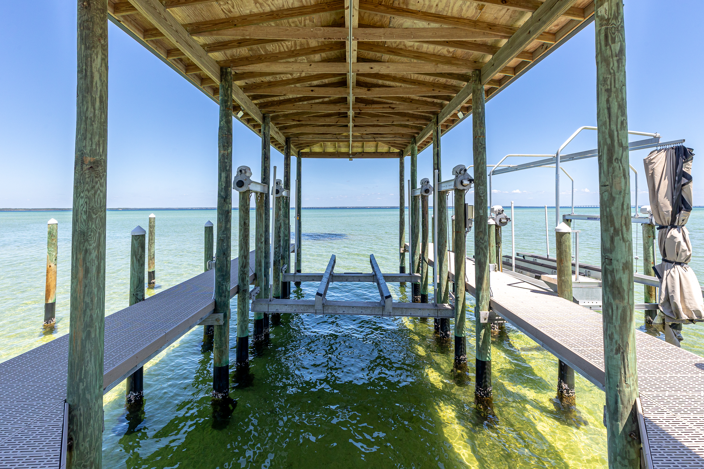  Private Bayfront Estate With Deepwater Dock And Resort-Style Outdoor Living - 物件實景