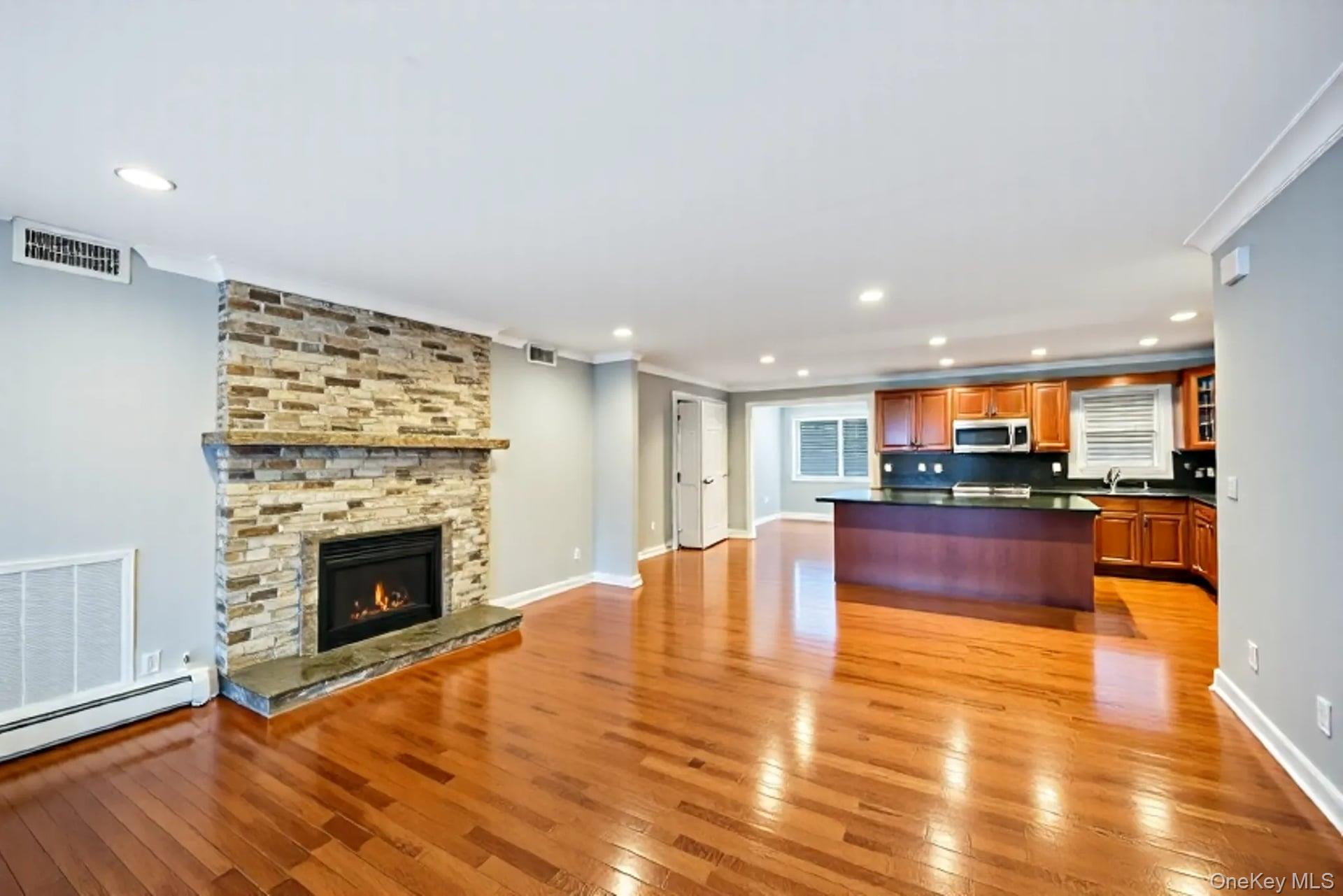Lindenhurst, New York, 11757, United States, 5 Bedrooms Bedrooms, ,3 BathroomsBathrooms,Residential,For Sale,1917845