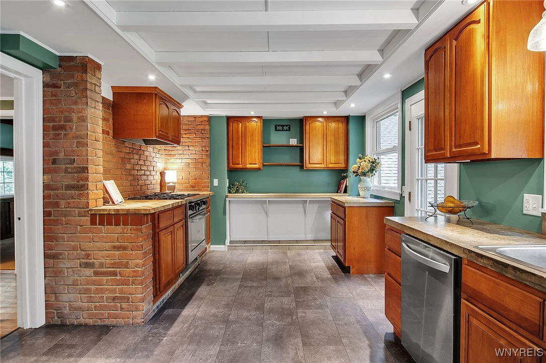 Elma, New York, 14059, United States, 7 Bedrooms Bedrooms, ,6 BathroomsBathrooms,Residential,For Sale,1935359