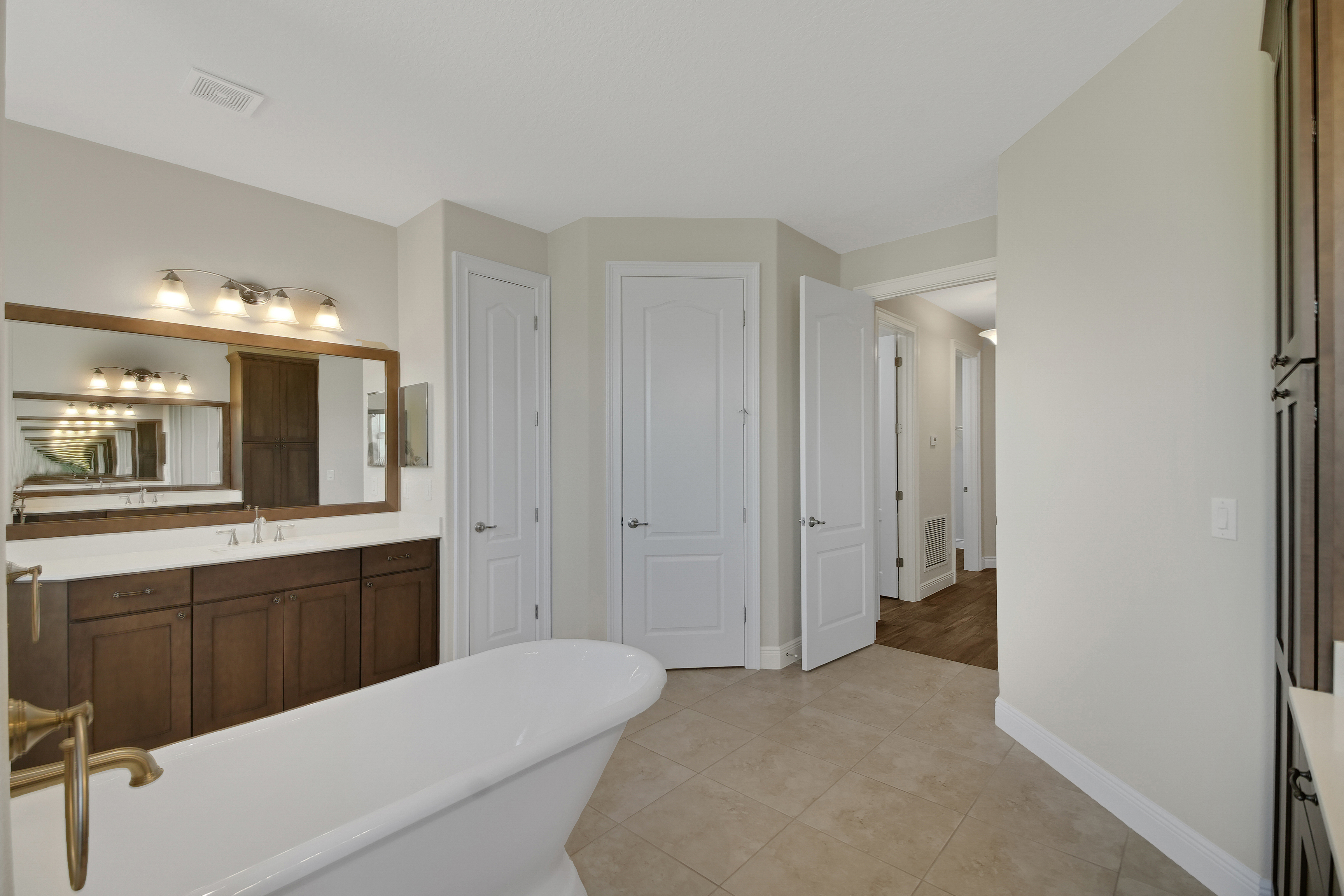 Lady Lake, Florida, 32159, United States, 4 Bedrooms Bedrooms, ,3 BathroomsBathrooms,Residential,For Sale,2001530