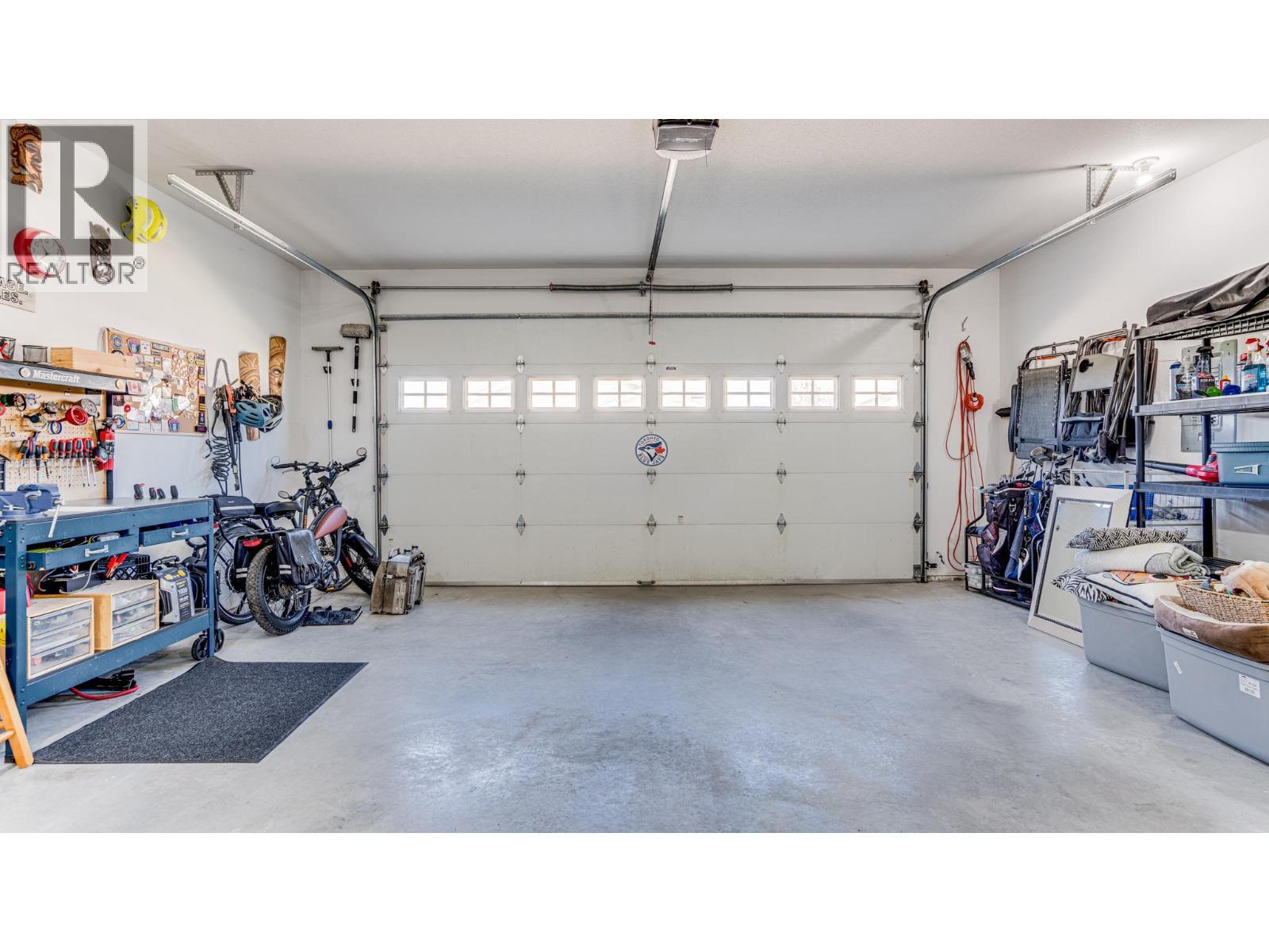 SALMON ARM, British Columbia, V1E 2B6, CA, 3 Bedrooms Bedrooms, ,2 BathroomsBathrooms,Residential,For Sale,1950686