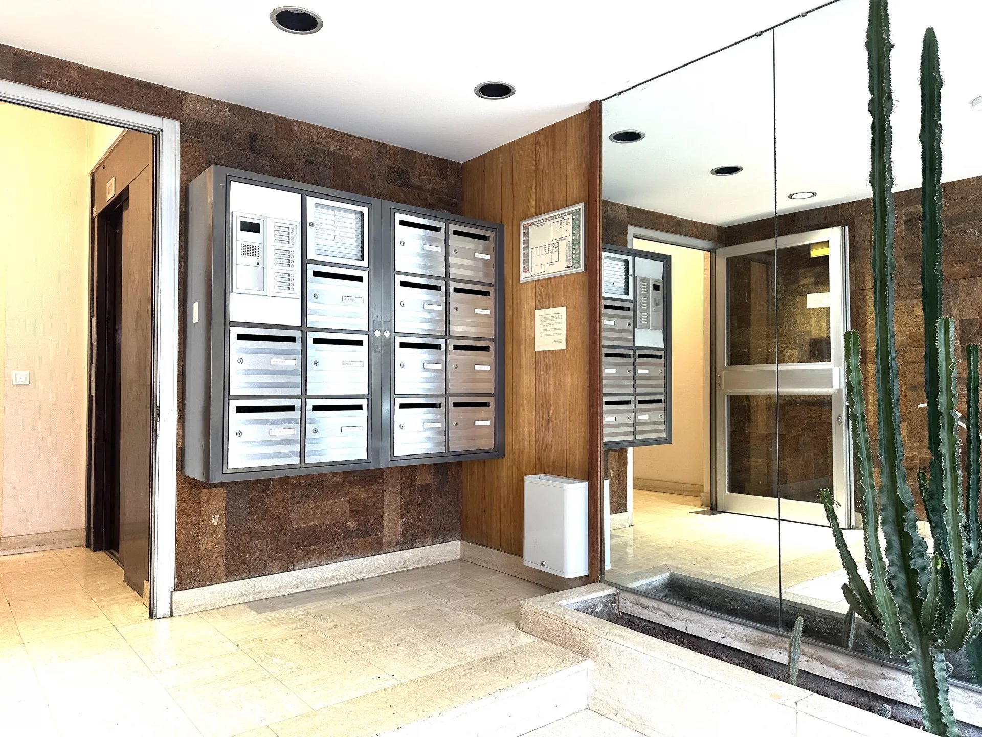 Le Vésinet, Île-de-France, 78110, FR, 2 Bedrooms Bedrooms, ,2 BathroomsBathrooms,Residential,For Sale,1994889