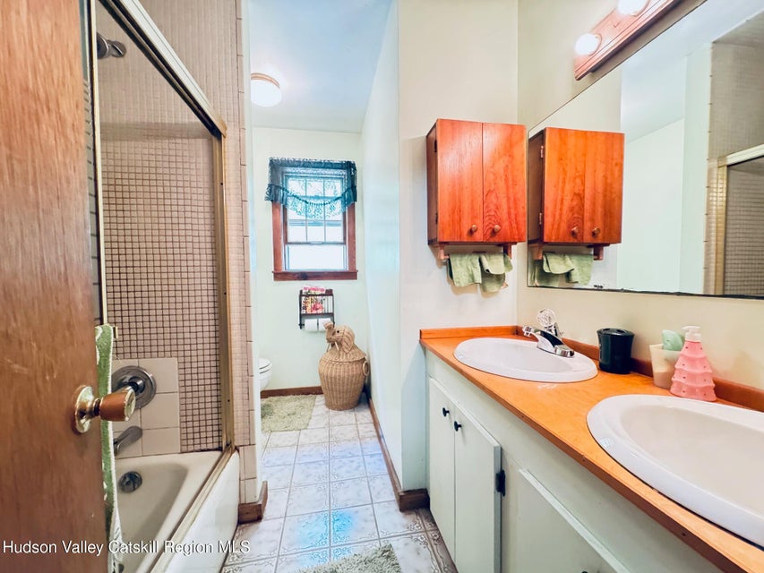 Saugerties, New York, 12477, United States, 5 Bedrooms Bedrooms, ,3 BathroomsBathrooms,Residential,For Sale,1984014