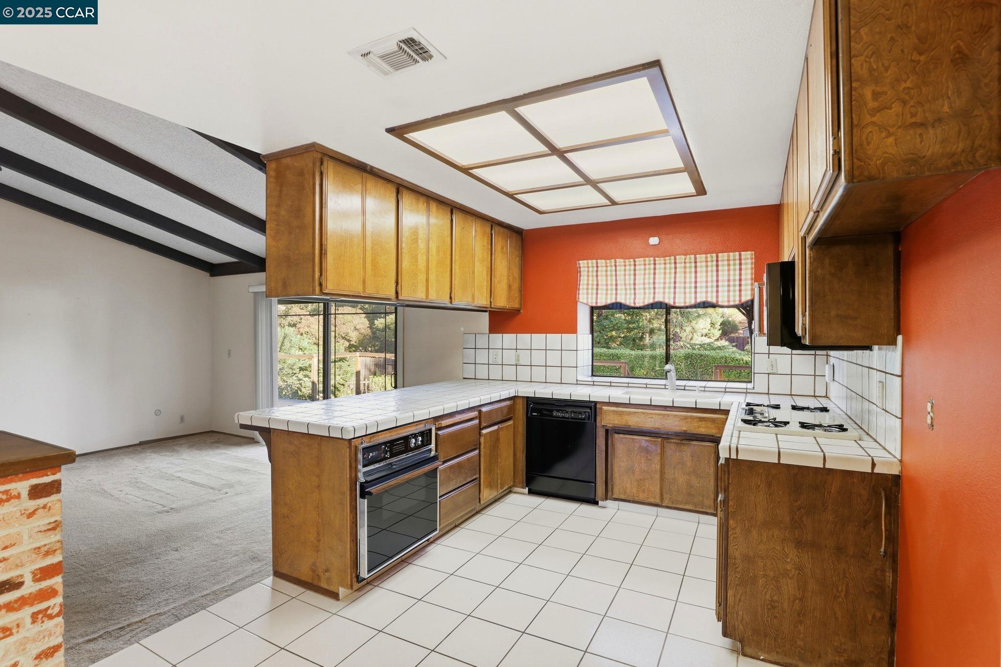 El Dorado Hills, California, 95762, United States, 4 Bedrooms Bedrooms, ,3 BathroomsBathrooms,Residential,For Sale,1988209