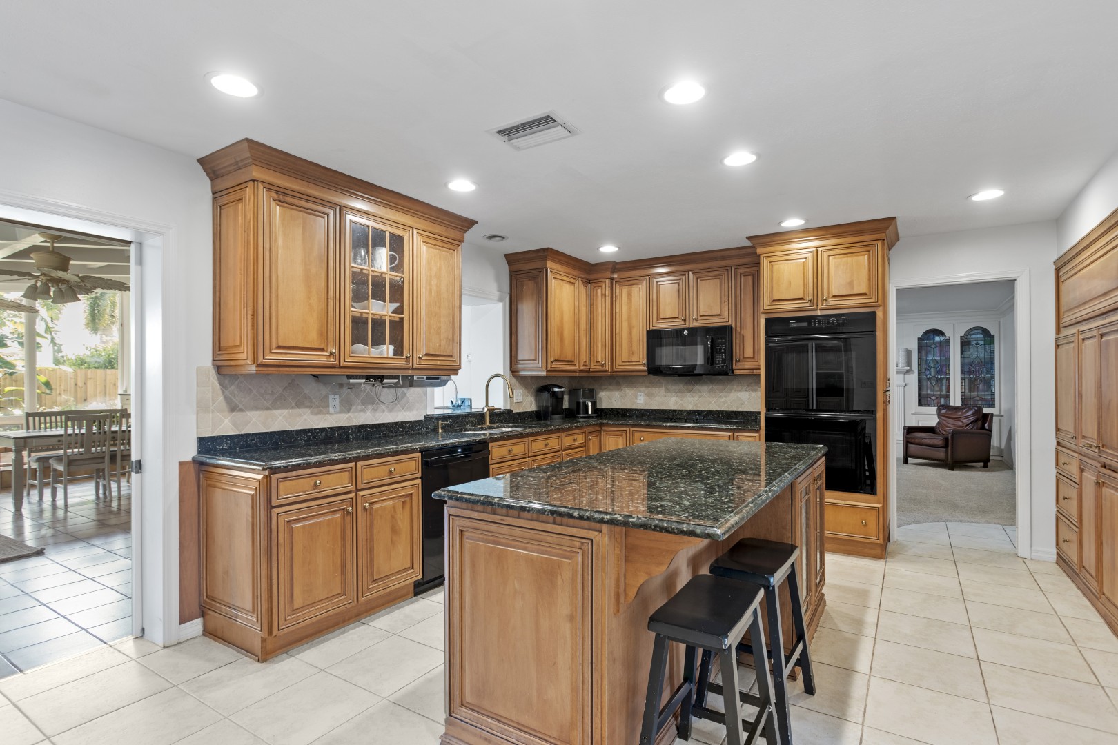 Tampa, Florida, 33629, United States, 4 Bedrooms Bedrooms, ,3 BathroomsBathrooms,Residential,For Sale,1987038