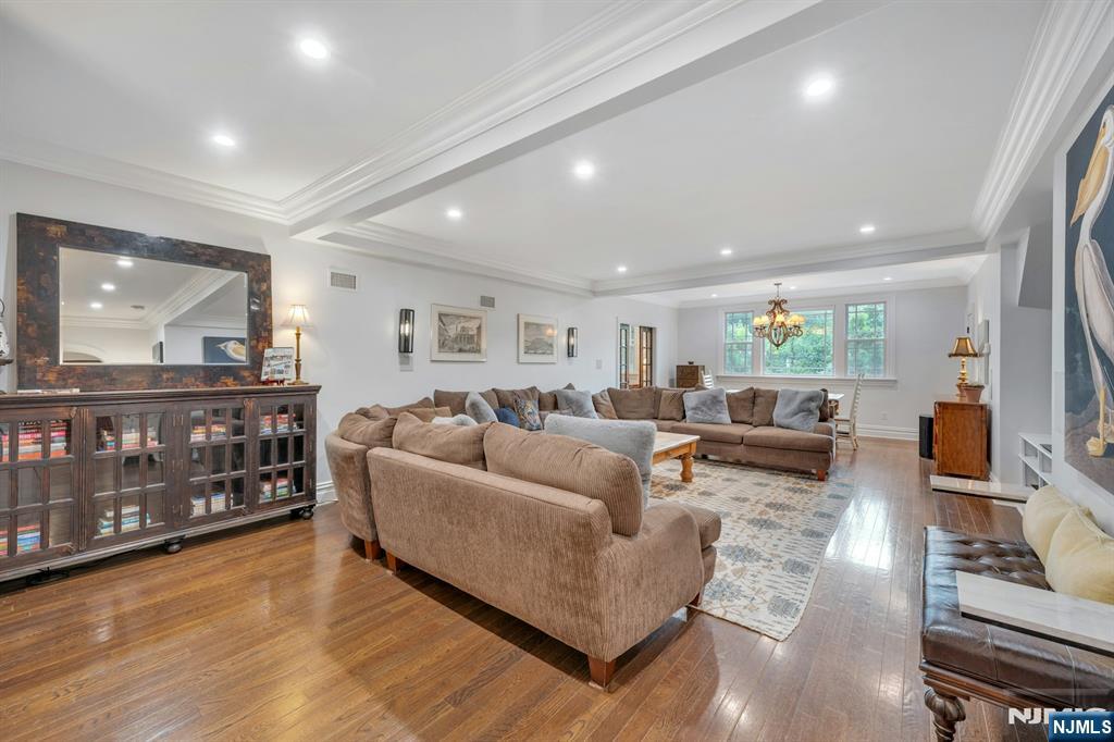 Ramsey, New Jersey, 07446, United States, 6 Bedrooms Bedrooms, ,5 BathroomsBathrooms,Residential,For Sale,1847263