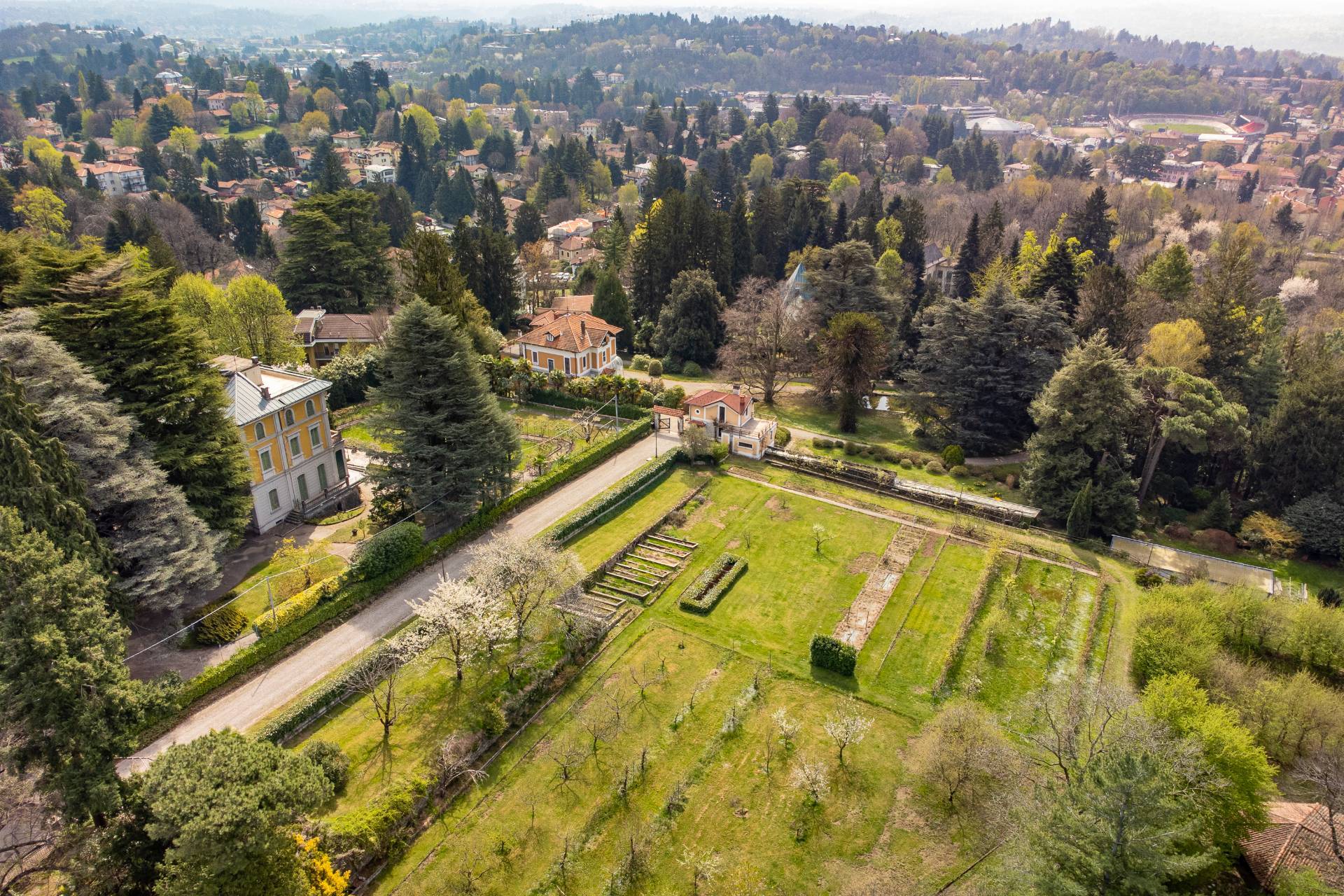 Varese, Varese, 21100, IT, 7 Bedrooms Bedrooms, ,3 BathroomsBathrooms,Residential,For Sale,1796981