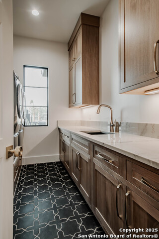 Victoria, Texas, 77904, United States, 4 Bedrooms Bedrooms, ,5 BathroomsBathrooms,Residential,For Sale,1997014