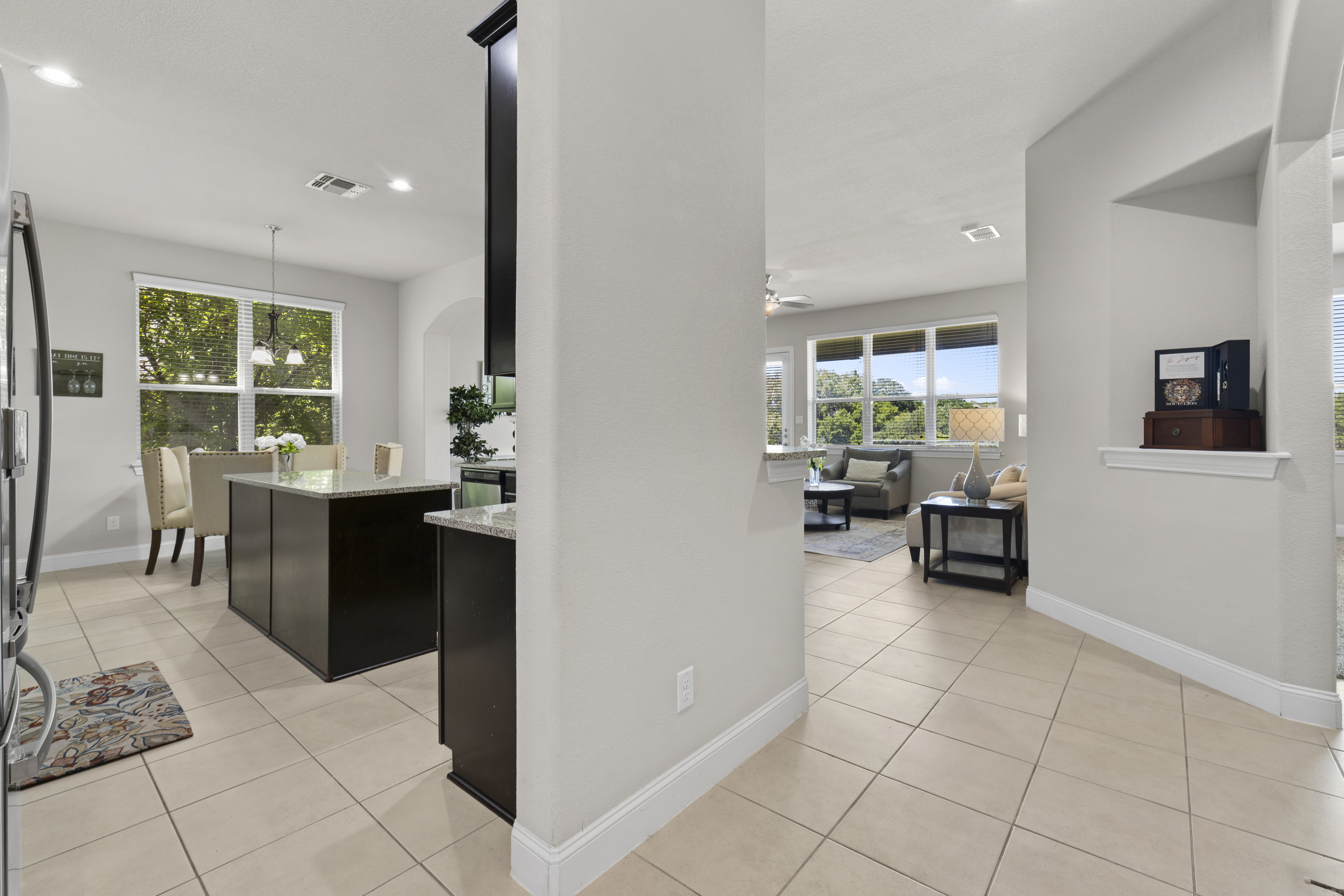  Flexible Living + Game Room in Desirable Northside ISD - 物件實景