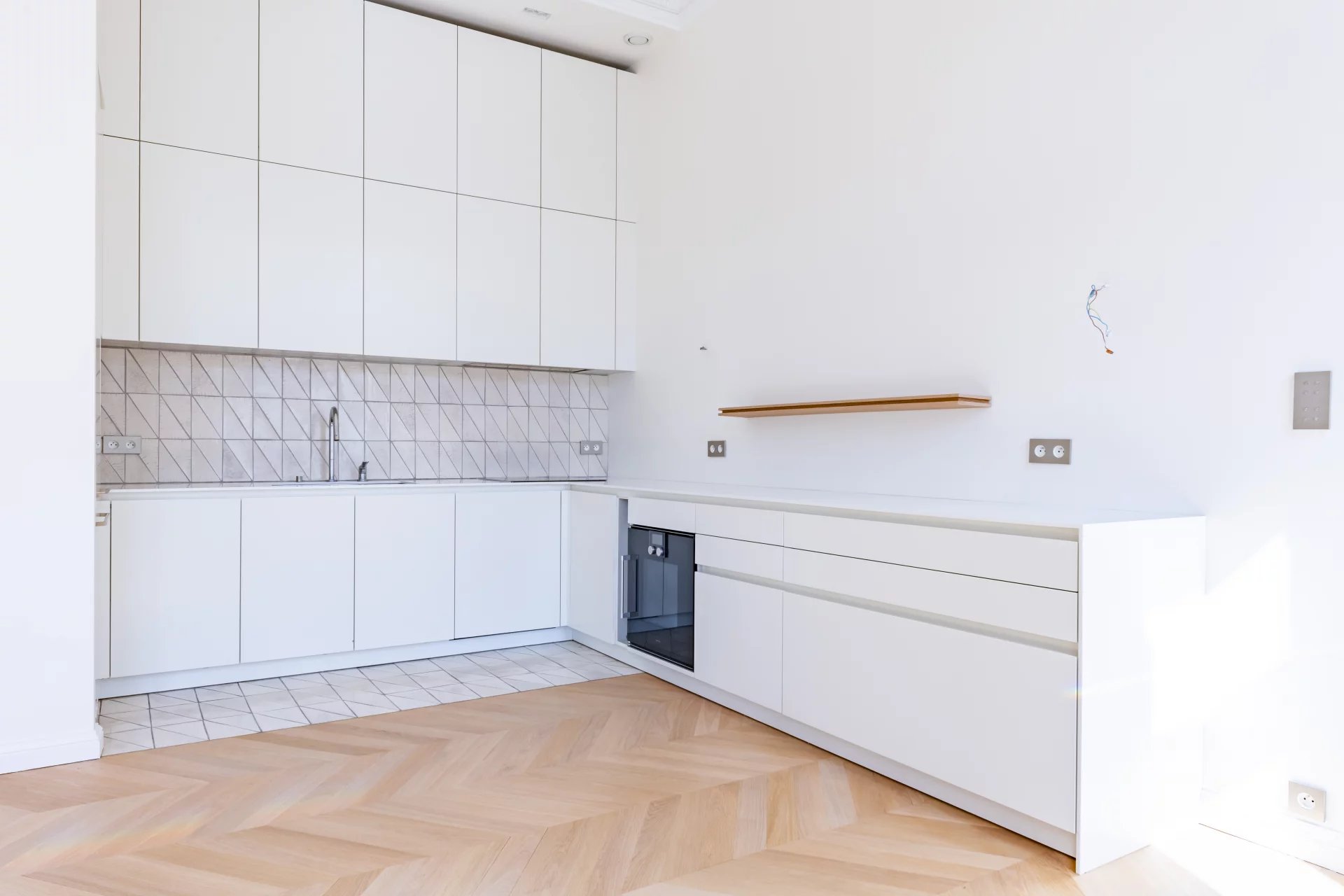 Paris 8th, Île-de-France, 75008, FR, 4 Bedrooms Bedrooms, ,4 BathroomsBathrooms,Residential,For Sale,1865349